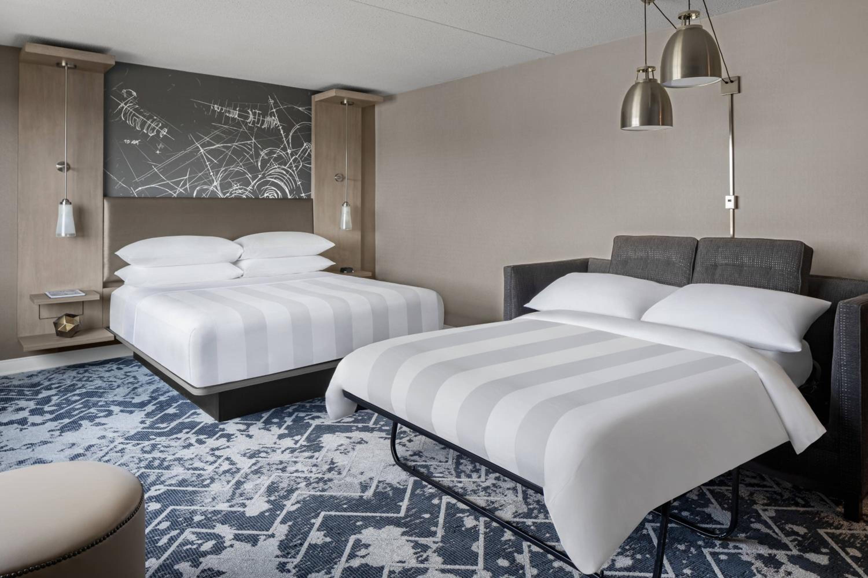 Guest room, 1 King, Sofa bed, Corner room - Photo 1