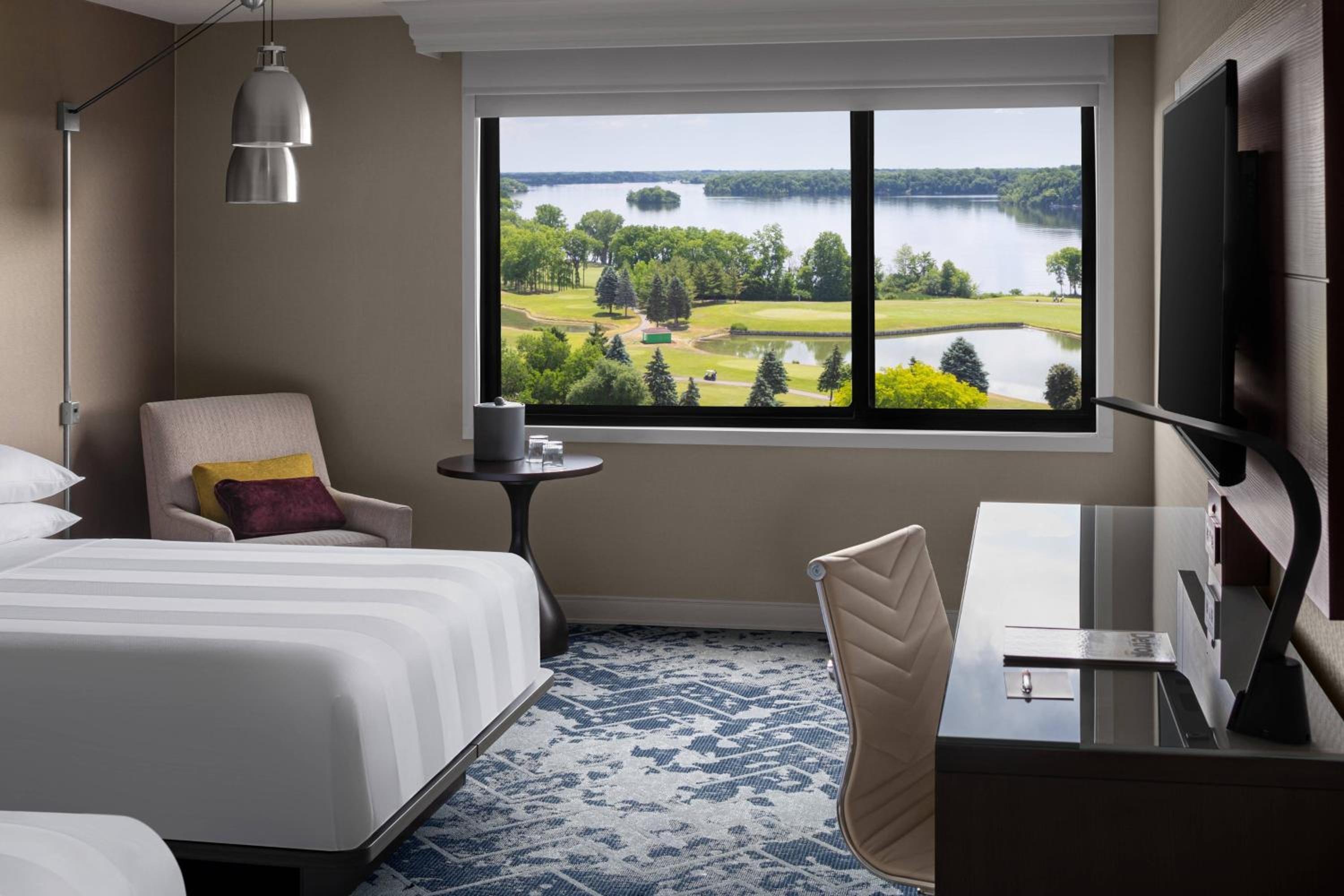 Deluxe Queen Room - Photo 1