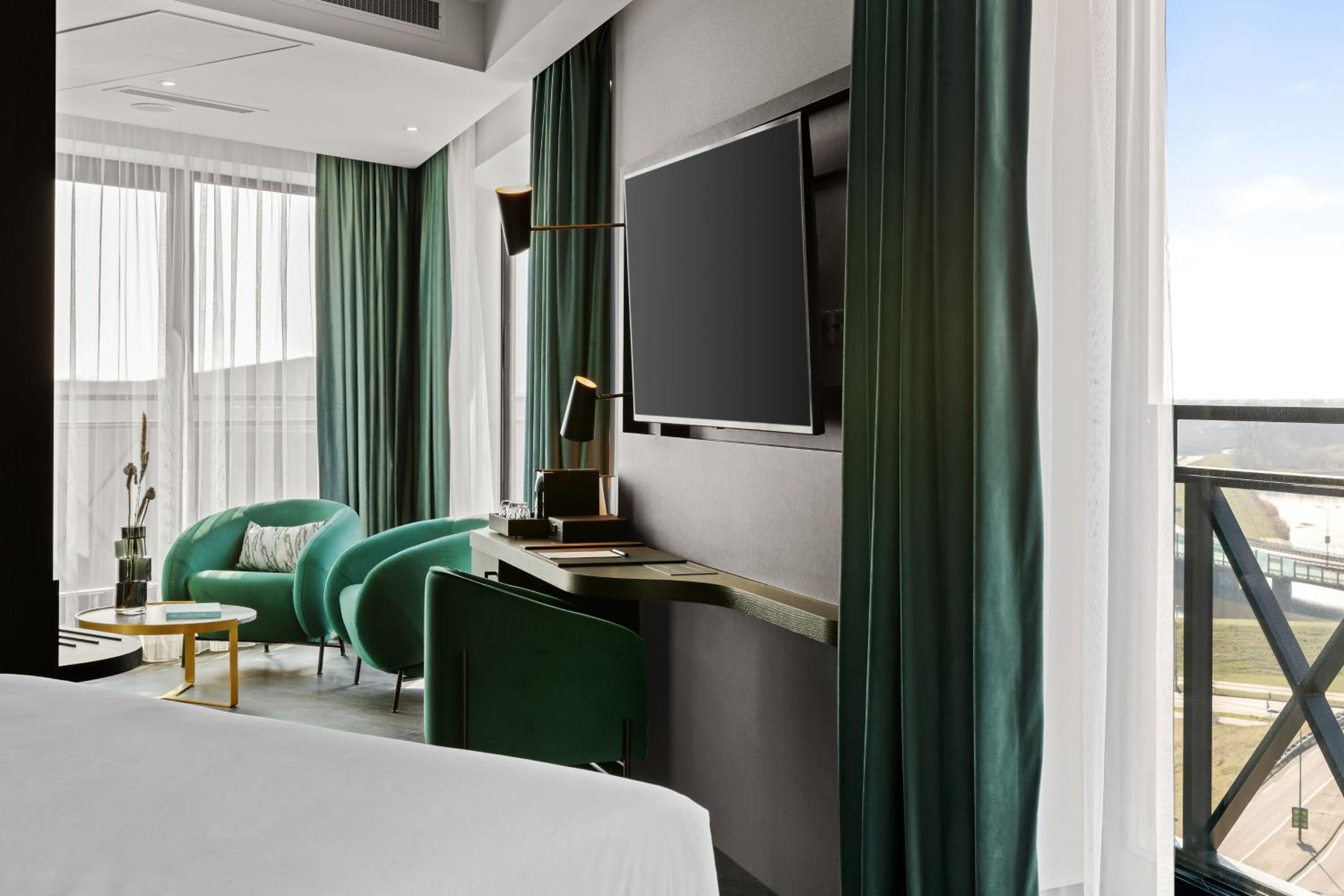 Junior King Suite - Photo 2