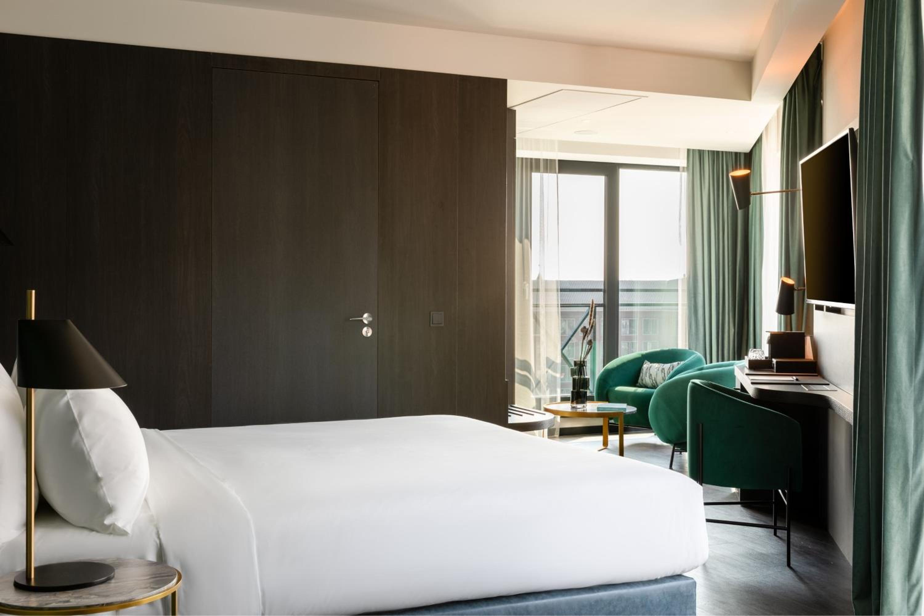 Junior King Suite - Photo 3