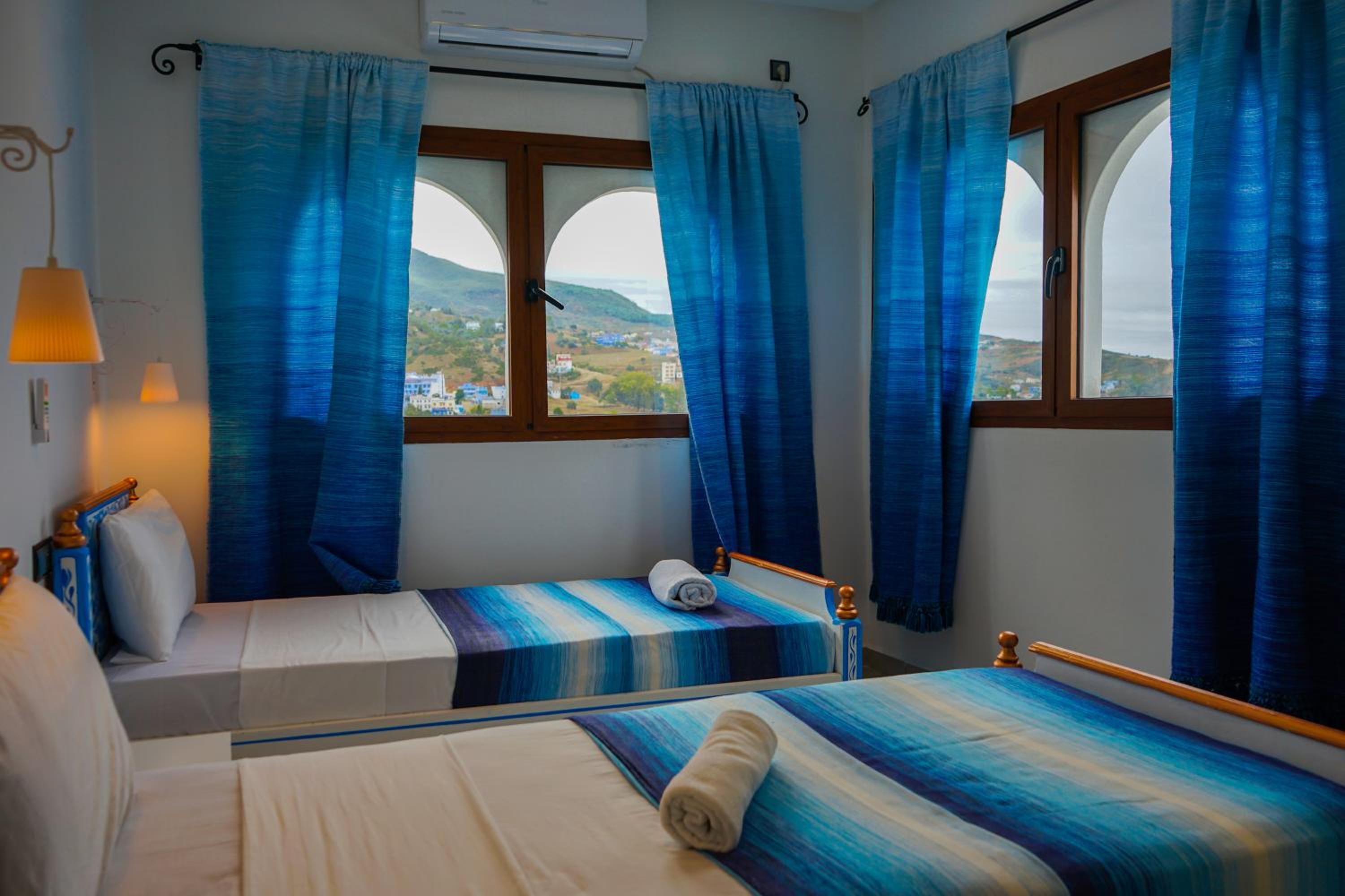 Standard Twin Room with Mountain View