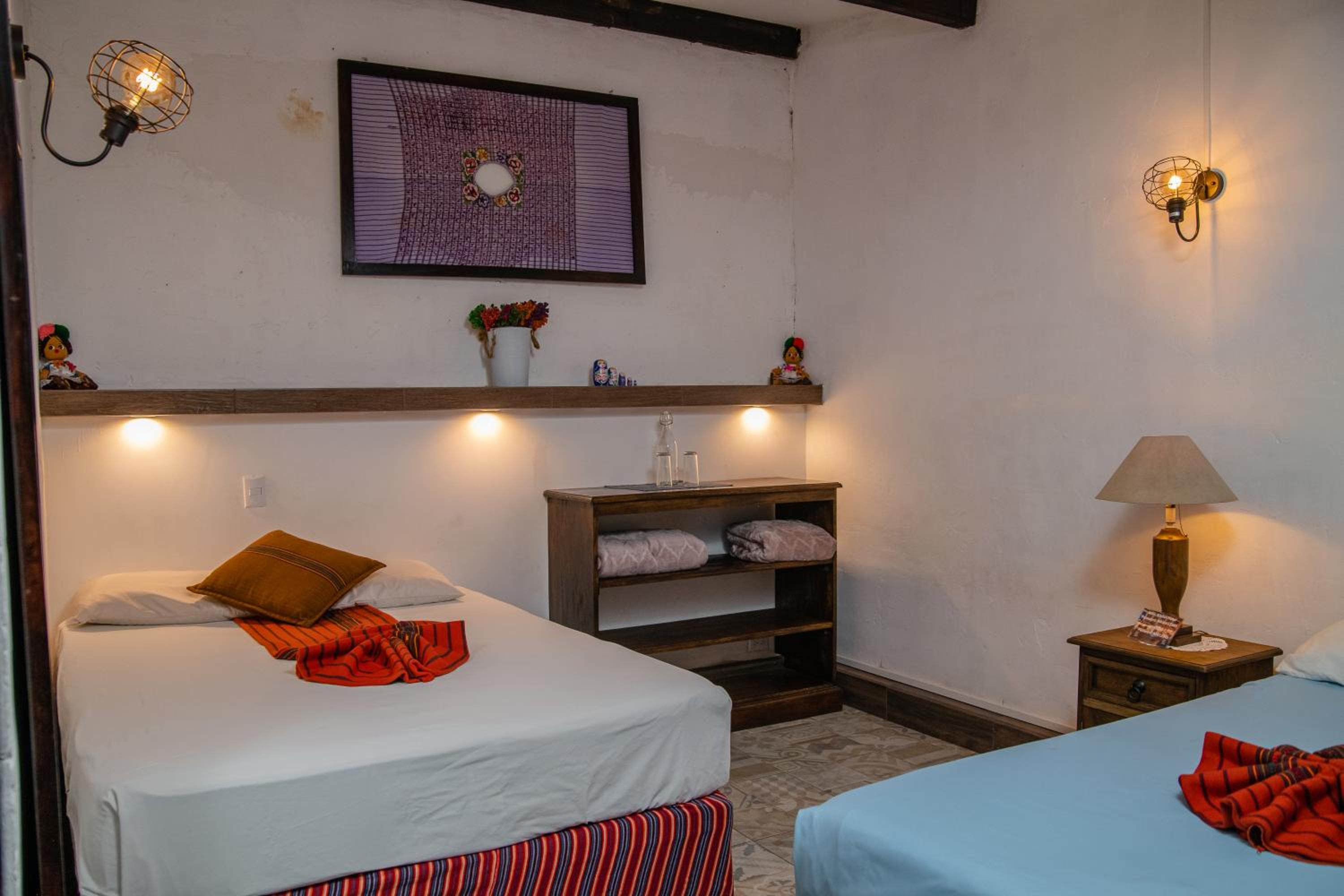 Standard Twin Room - Photo 4