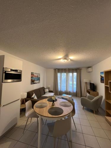 One-Bedroom Apartment - Photo 16