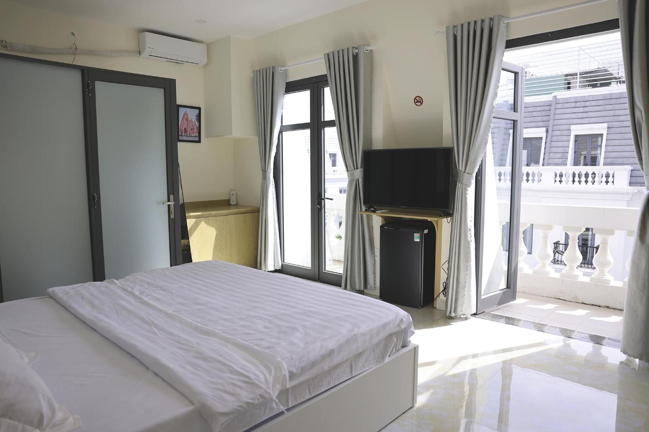 Superior King Room - Photo 11