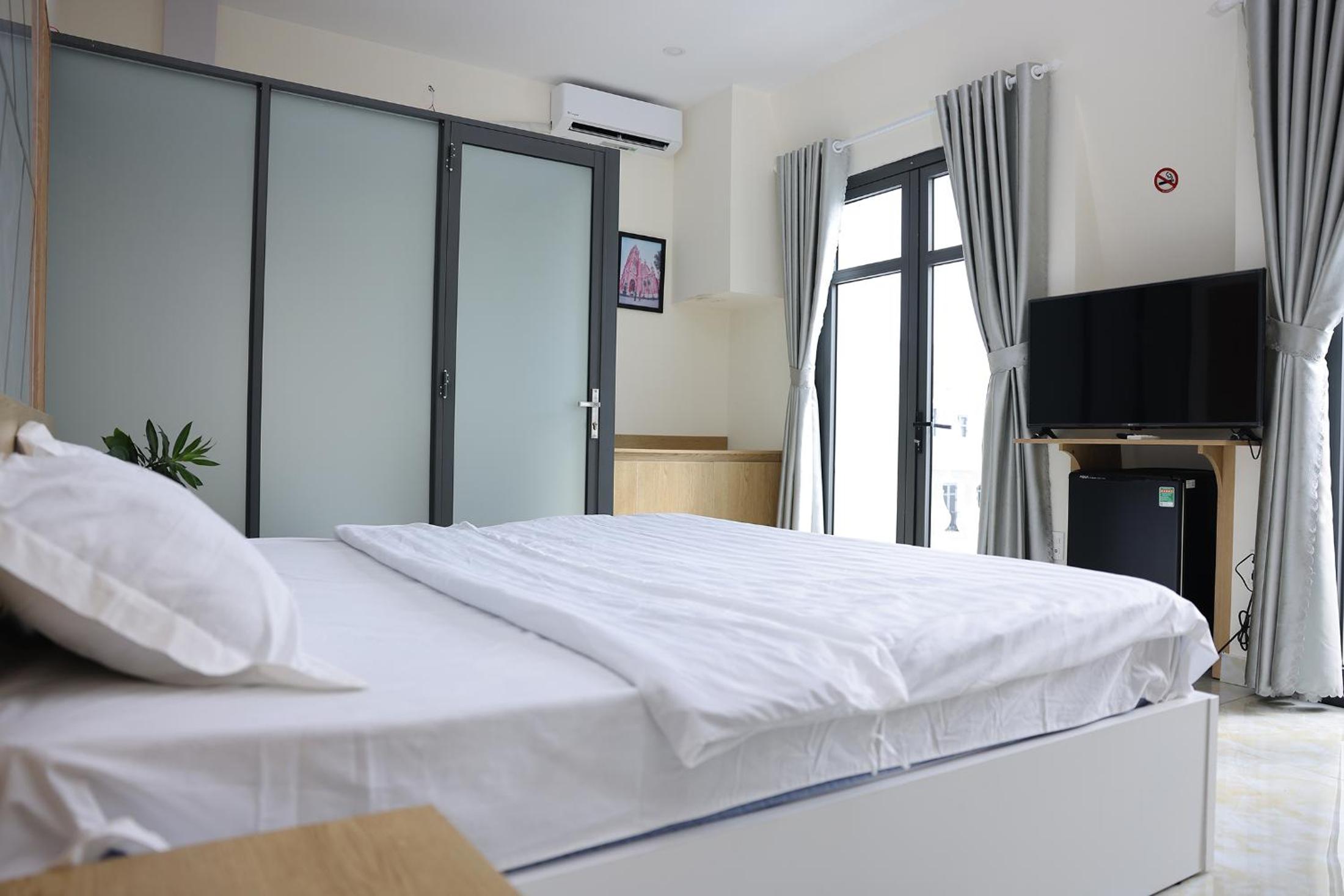 Superior King Room - Photo 13
