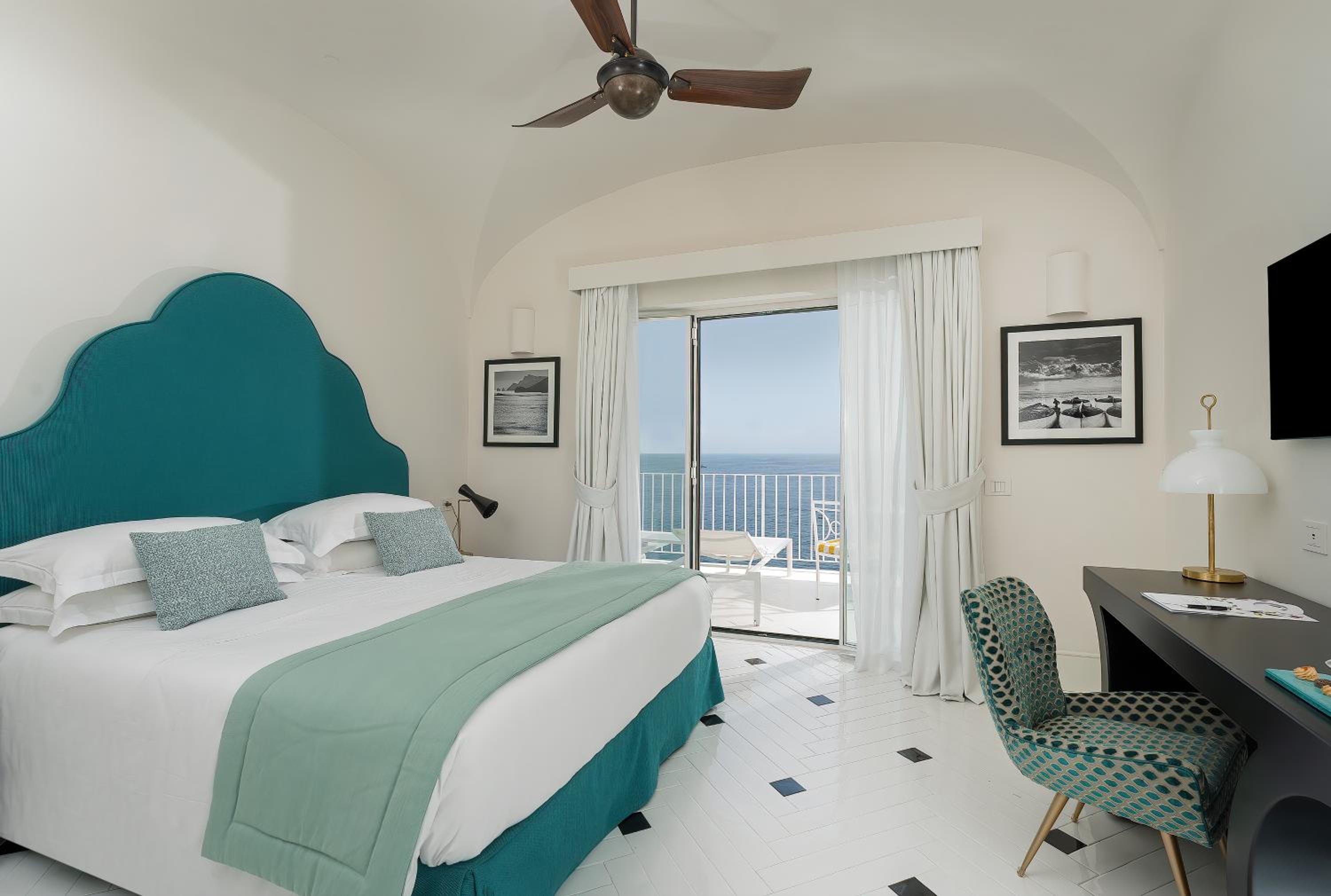 Deluxe Room with Sea View - Photo 1