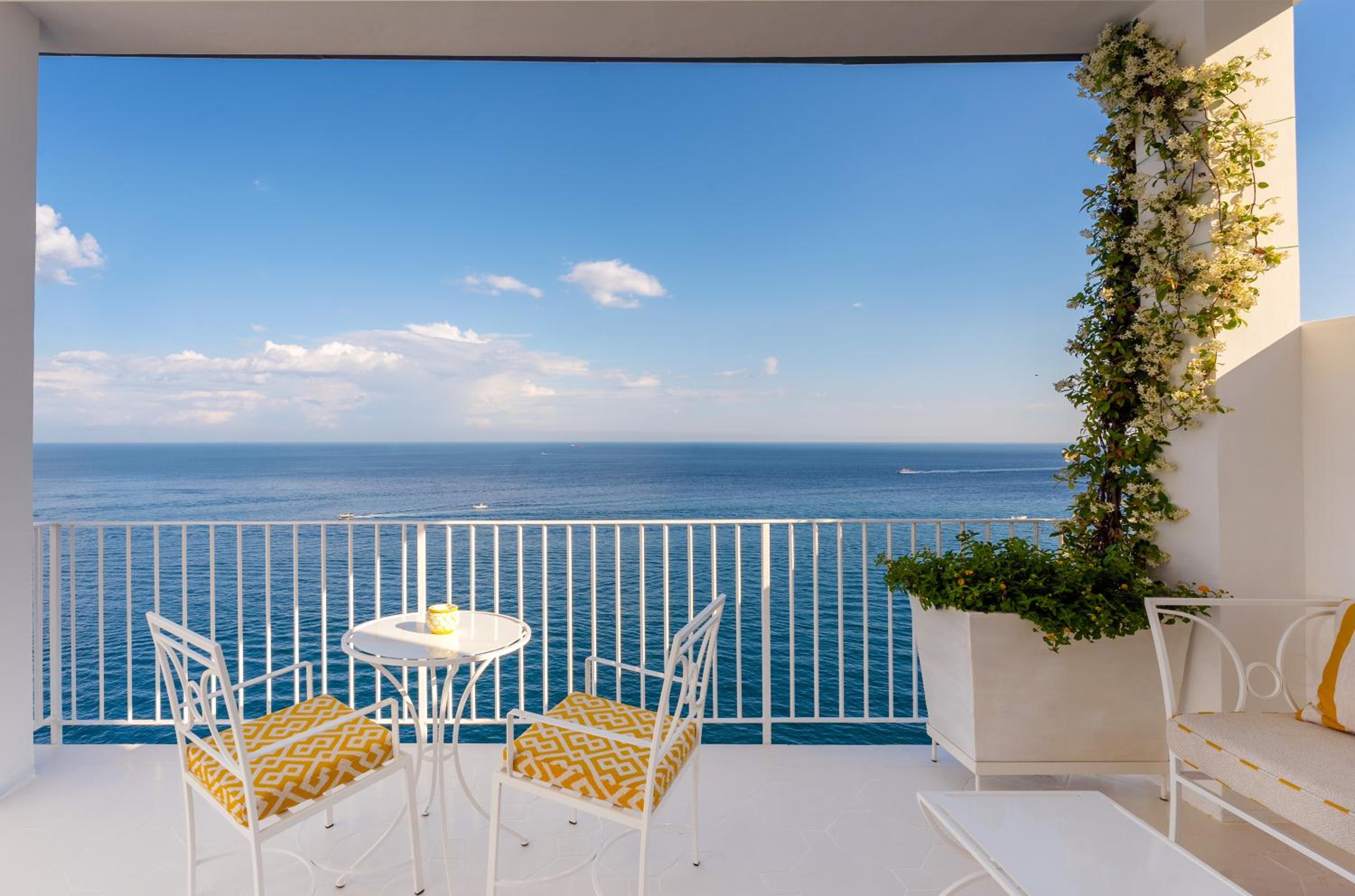 Suite with Sea View - Photo 2