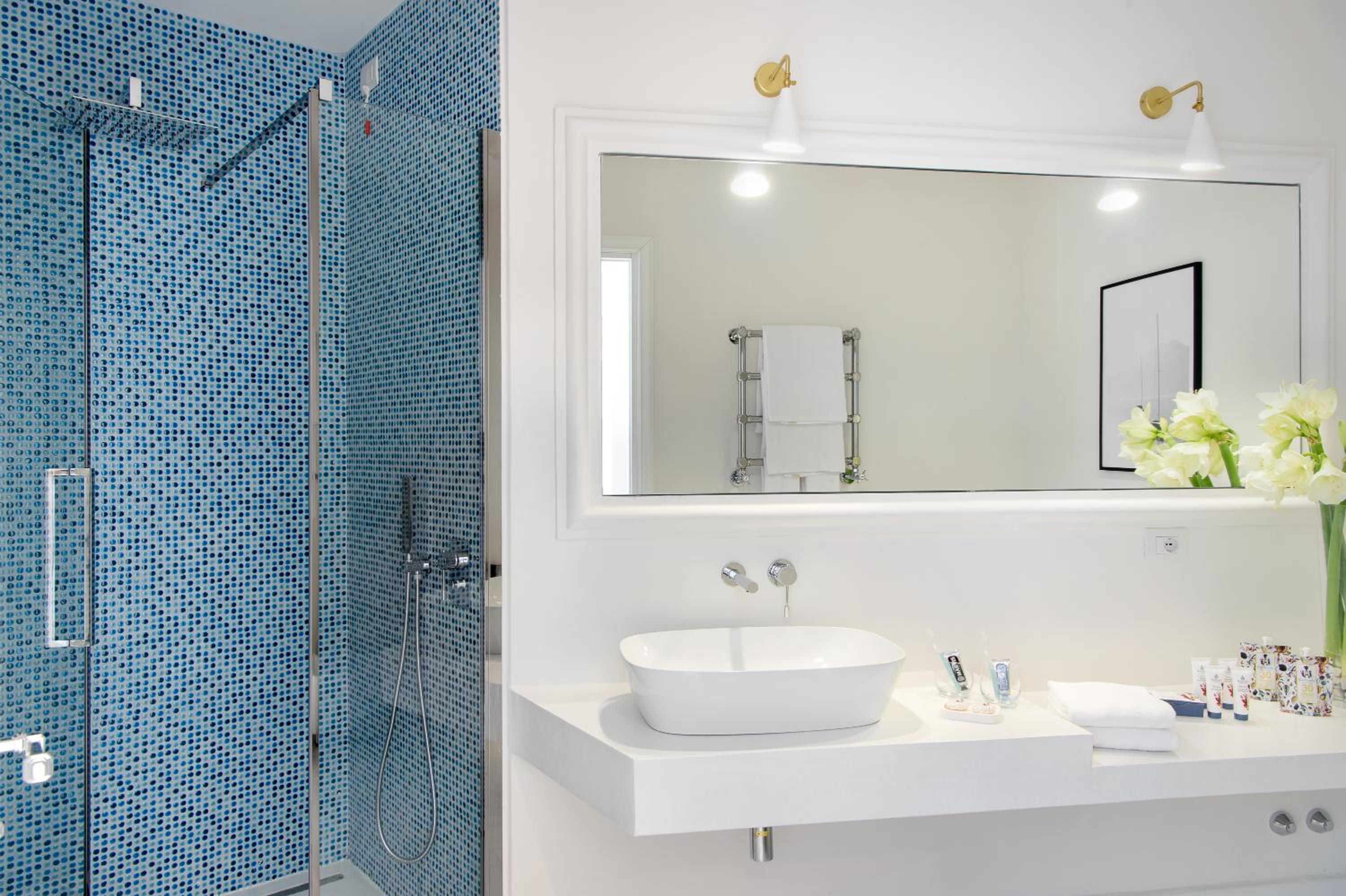Executive Suite - Photo 4