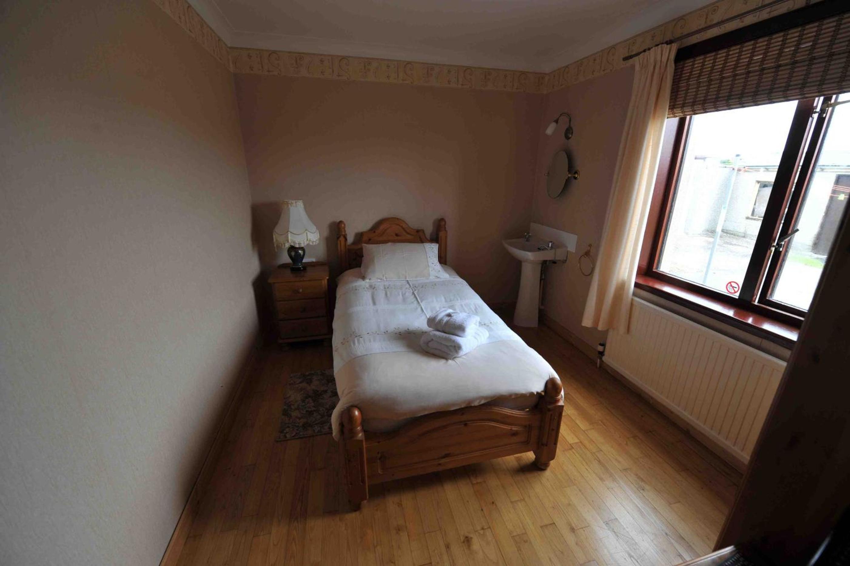 Single Room with Shared Bathroom photo 1