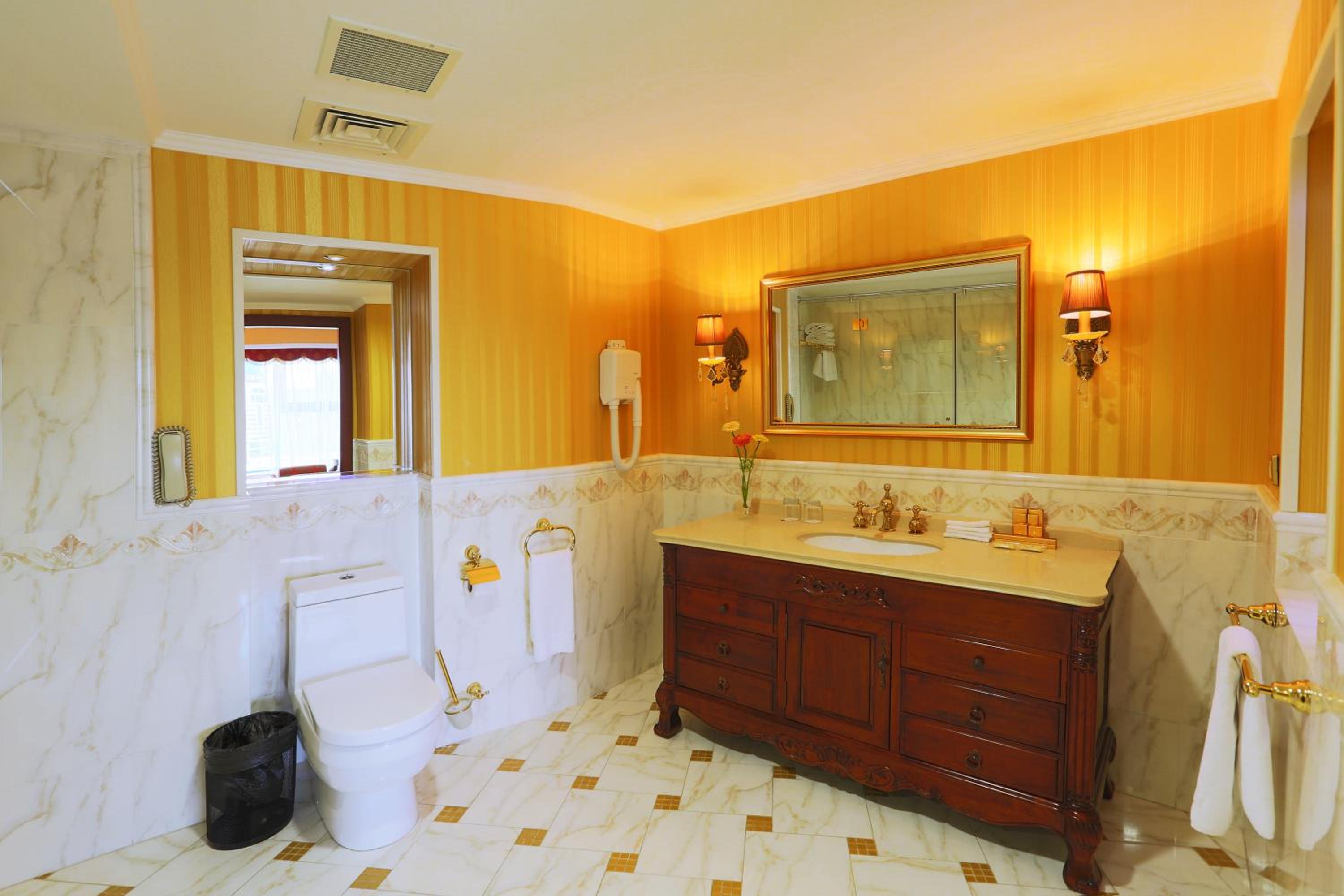 Senior Suite - Photo 7