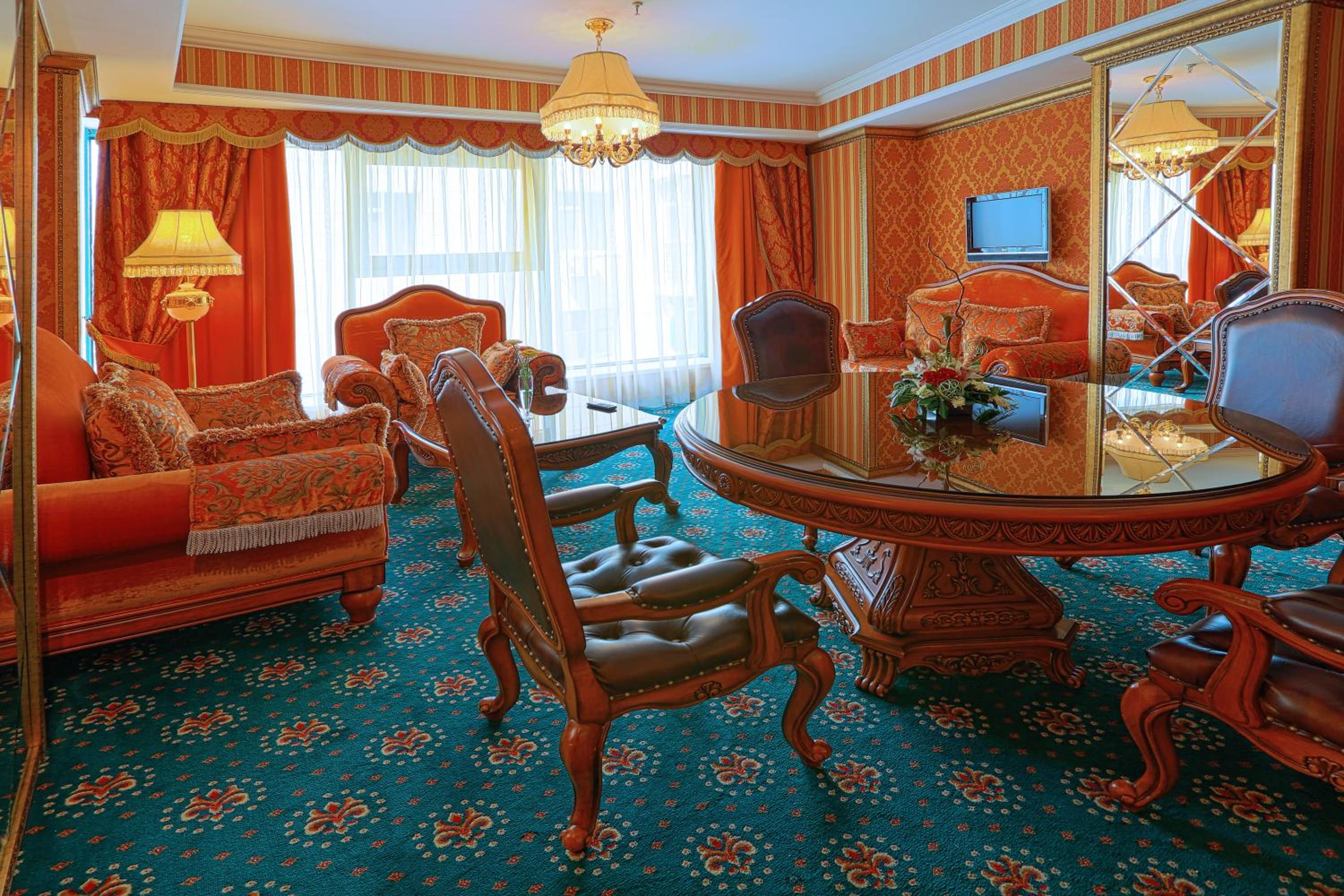 Senior Suite - Photo 11