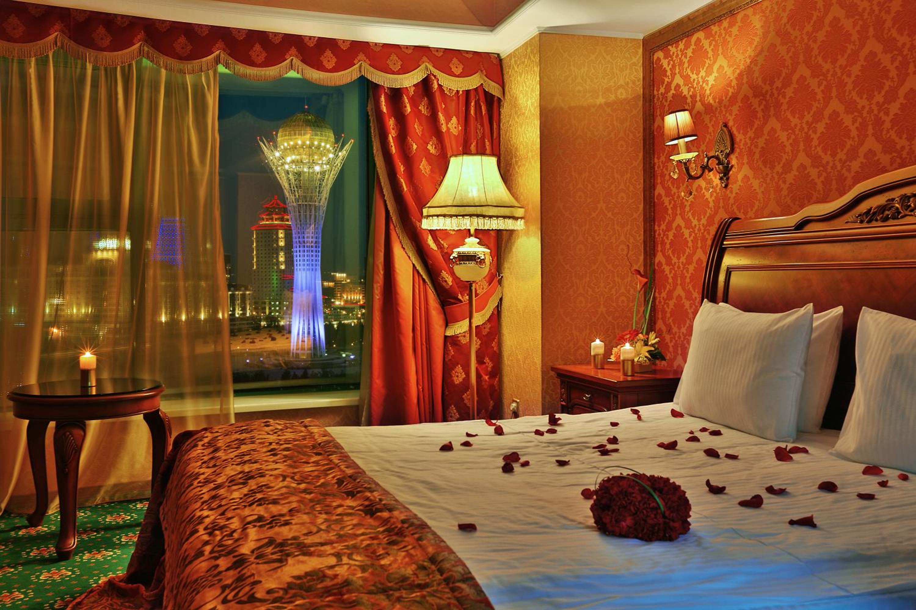 Standard Double Room with Bayterek View - Photo 4