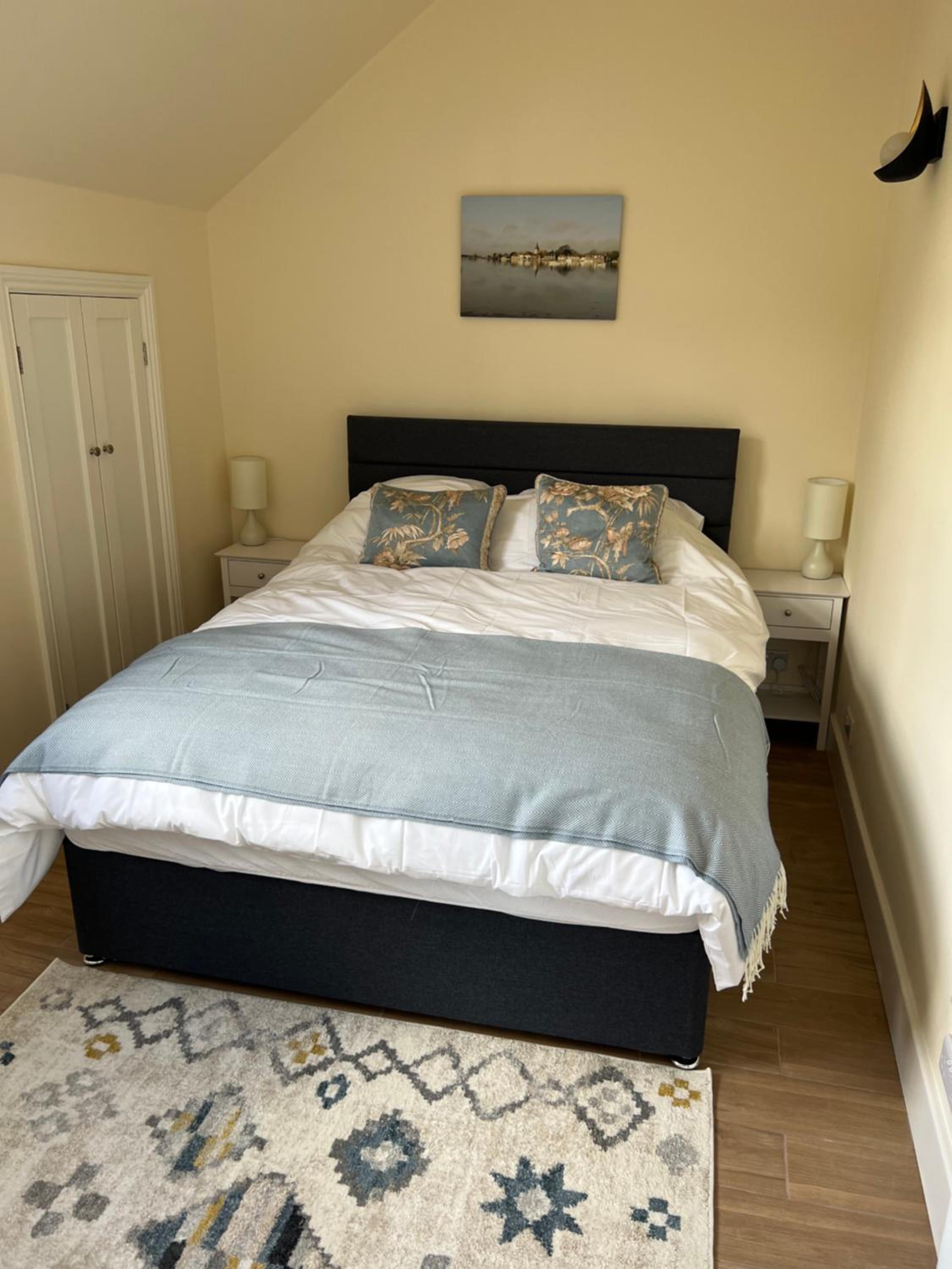 One-Bedroom Apartment photo 1