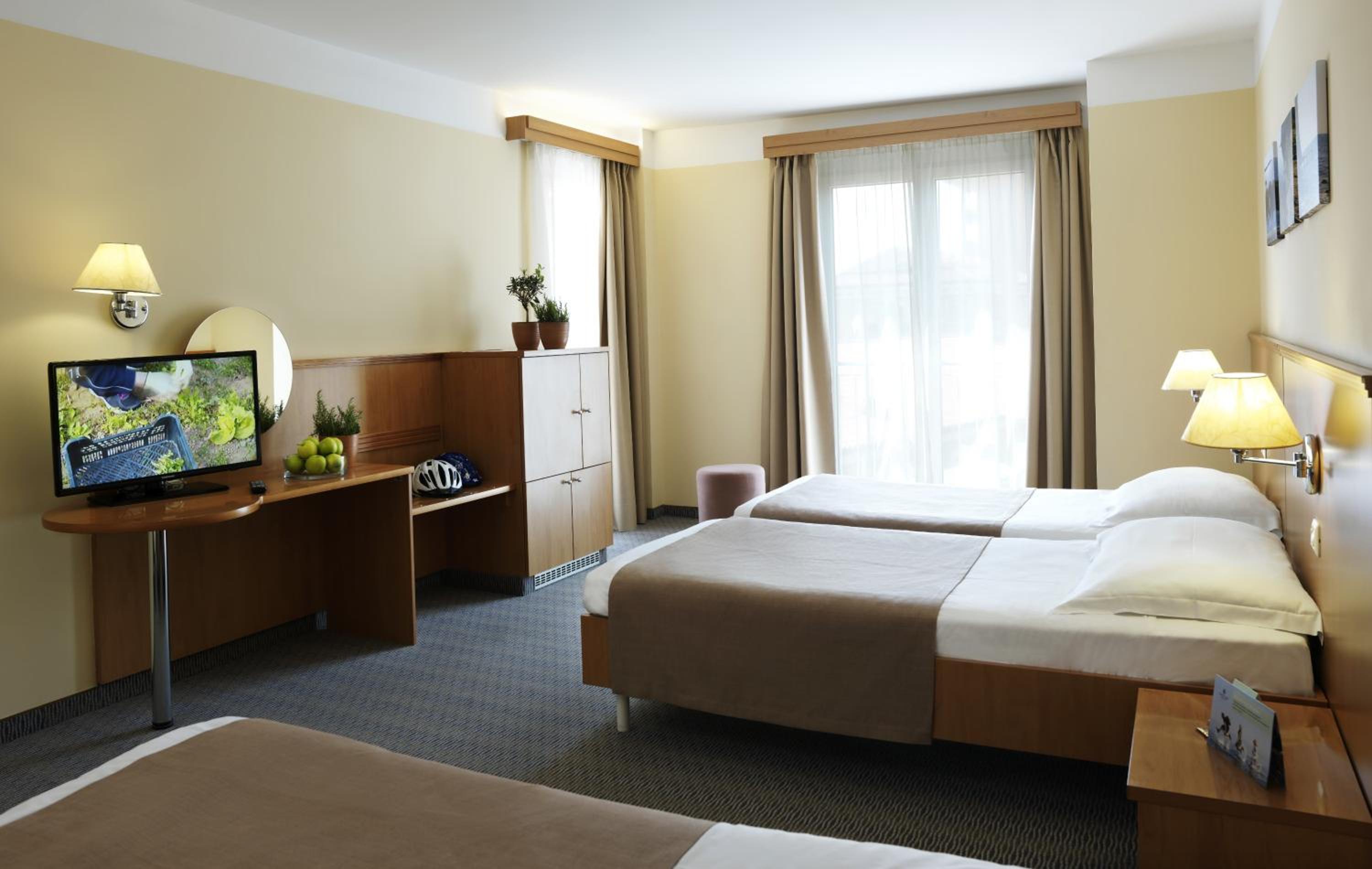 Family Room (2 Adults + 1 Child) with Balcony