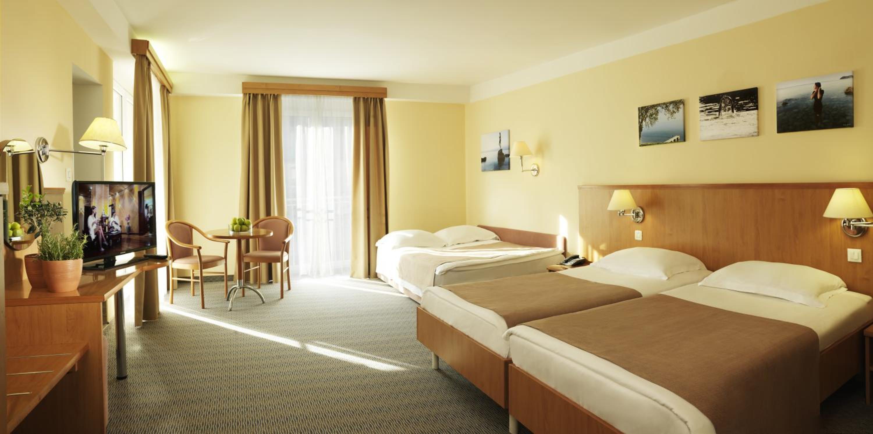 Special Offer - Family Room (2 Adults + 2 Children) with Balcony and Christmas Package