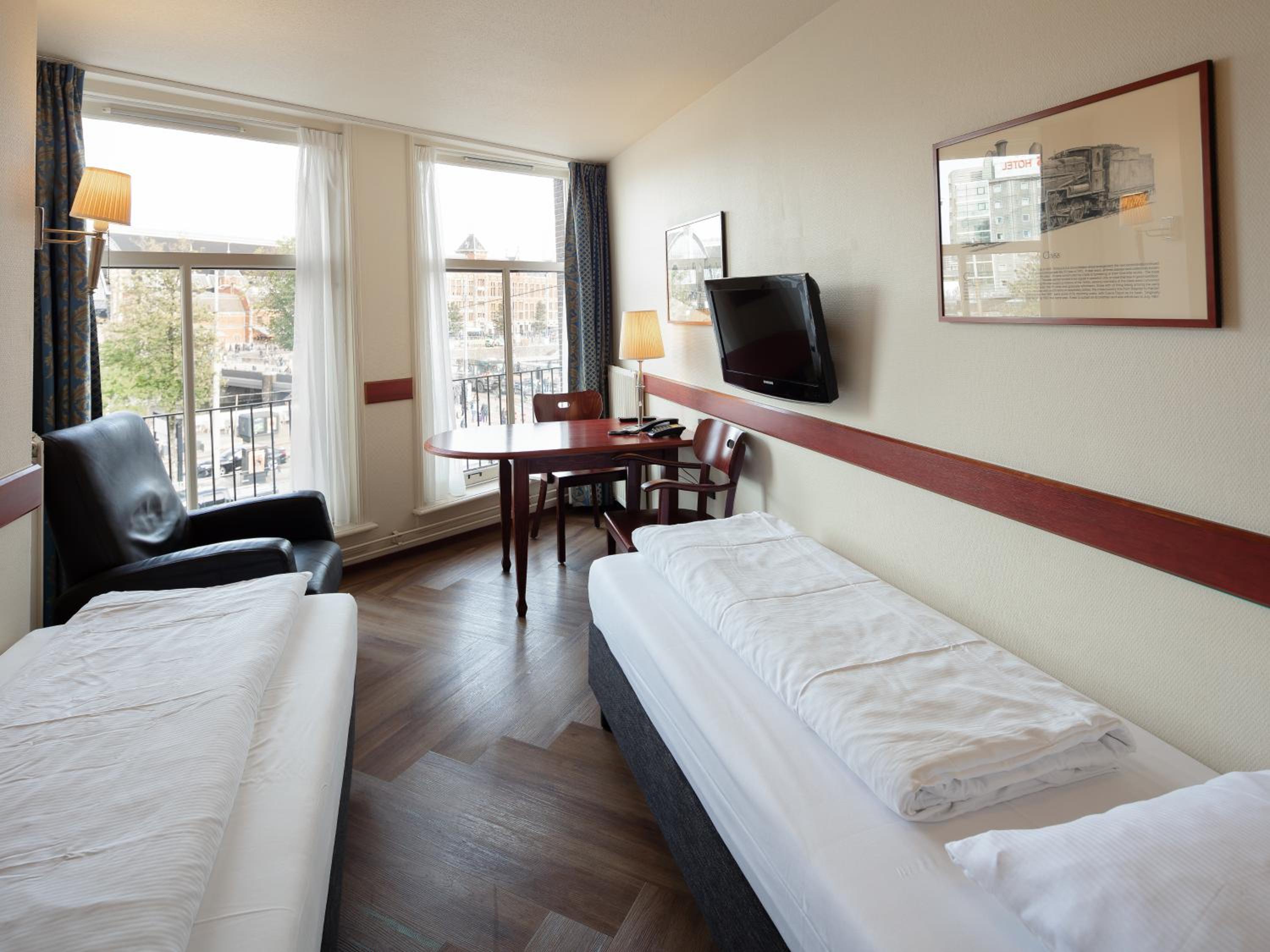 First Class Room thumbnail 5
