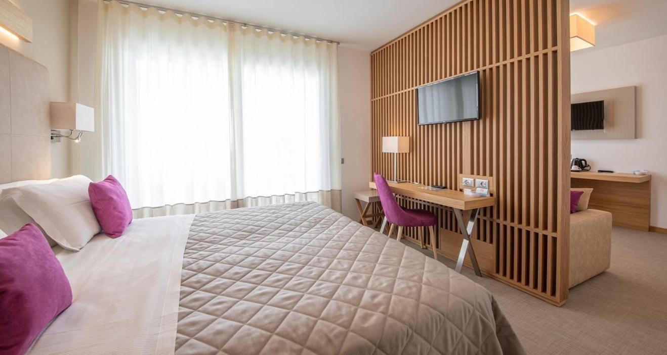 Queen Room with Spa Bath