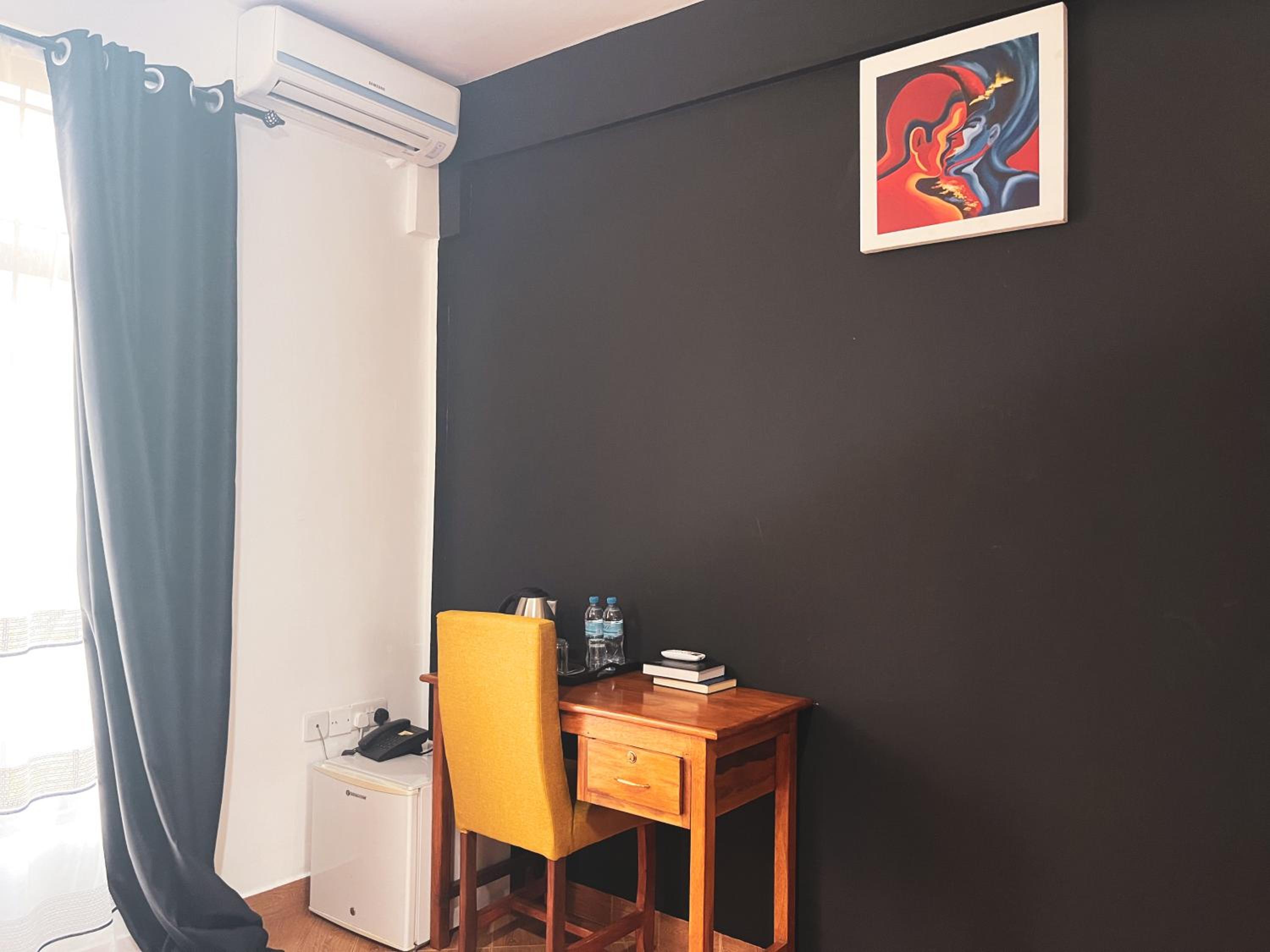 Deluxe Double Room with Balcony photo 2