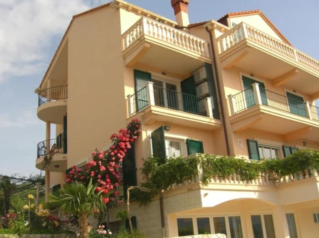 Villa photo 3