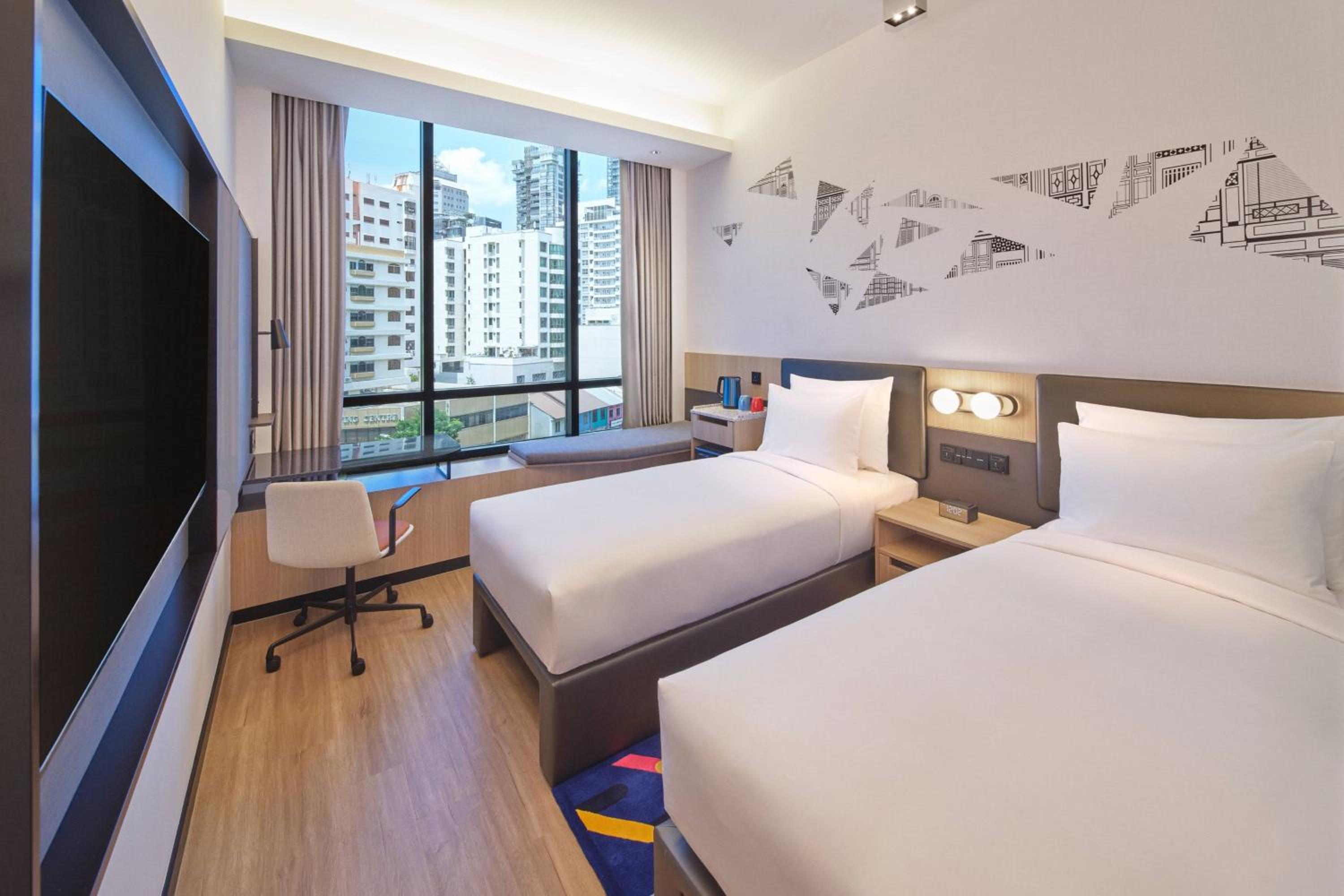 Breezy, Guest room, 2 Twin, East Wing thumbnail 5