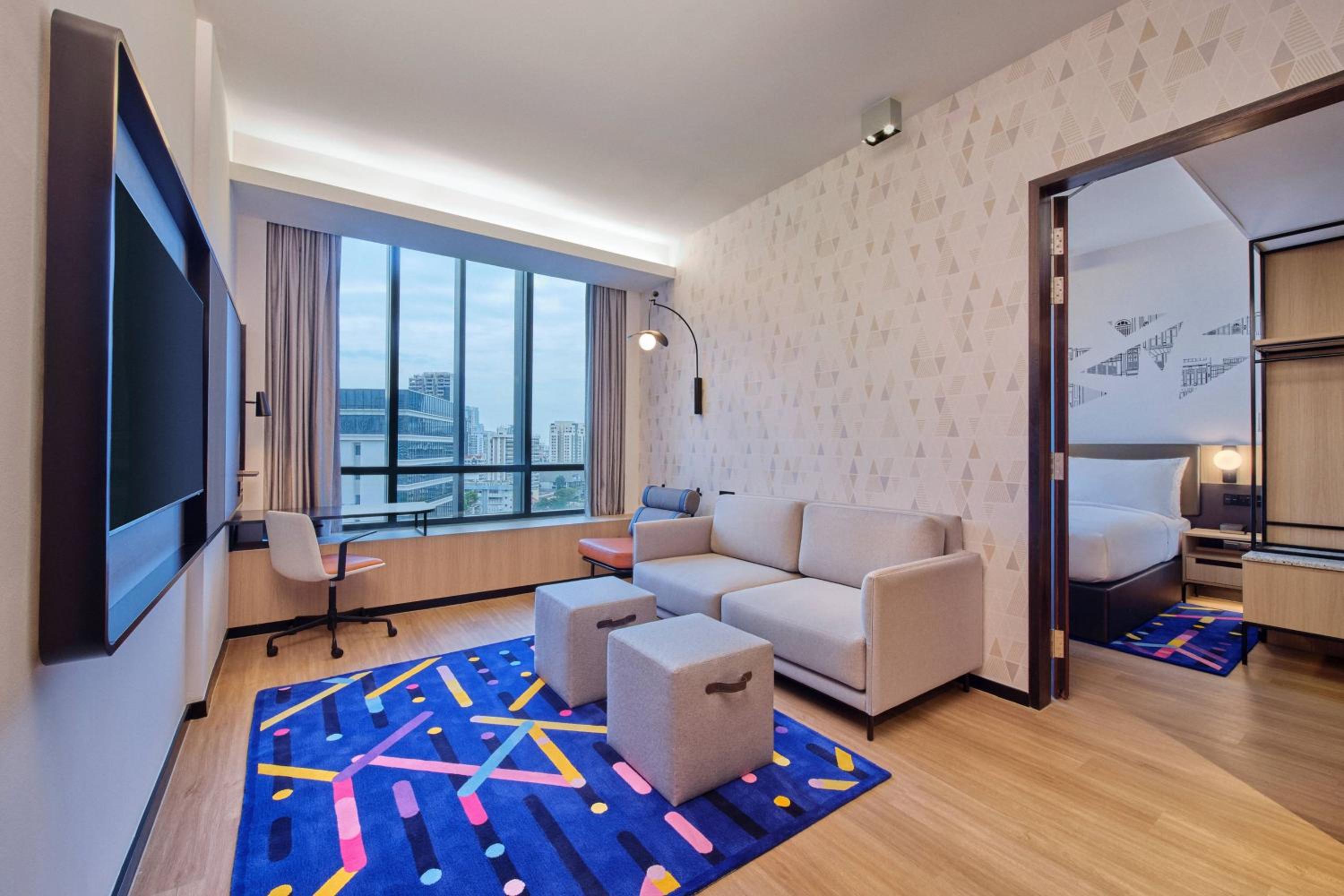 1 Bedroom Suite, 1 King, West Wing