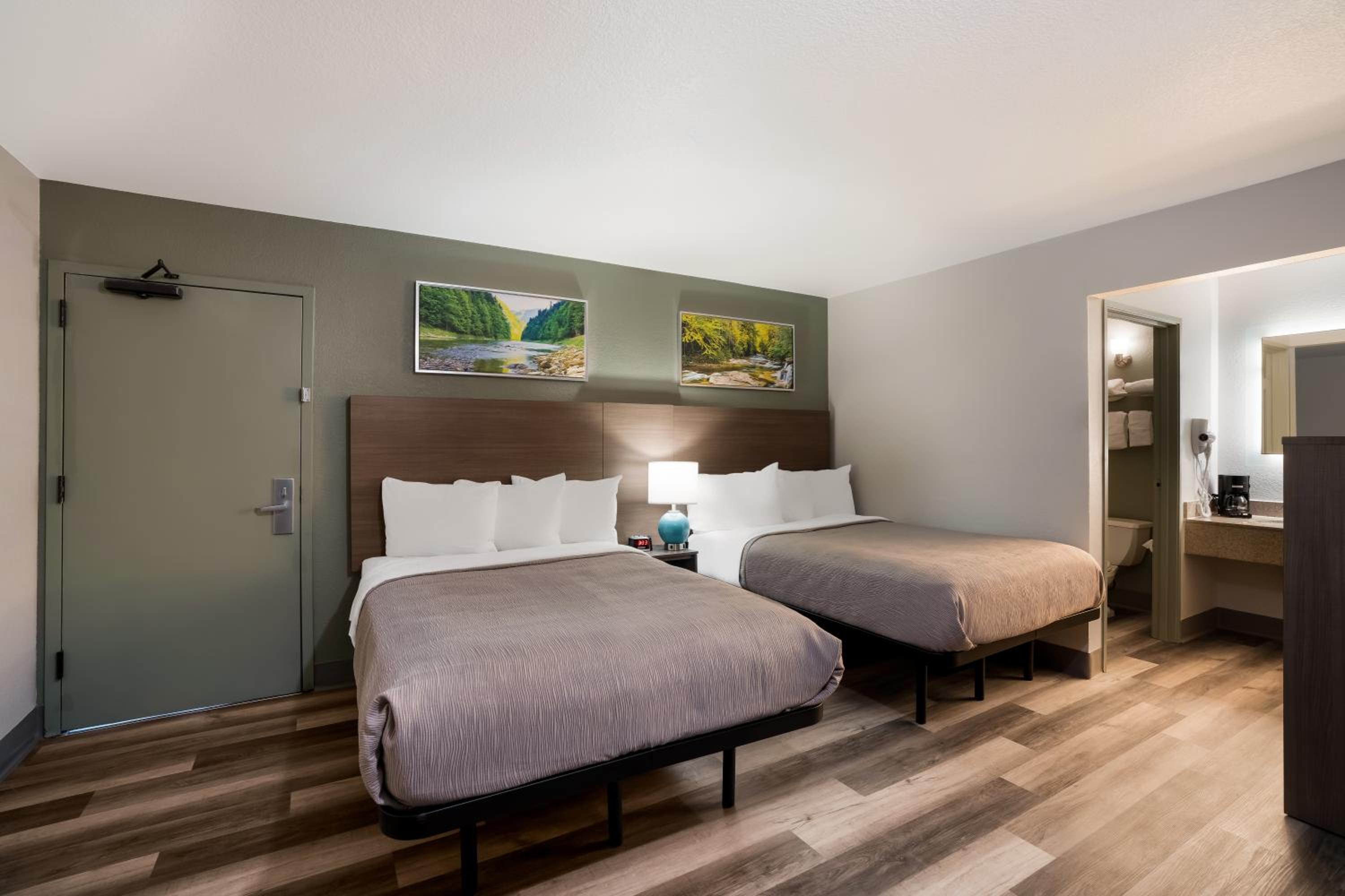 Suite With Two Double Beds - Non Smoking photo 2