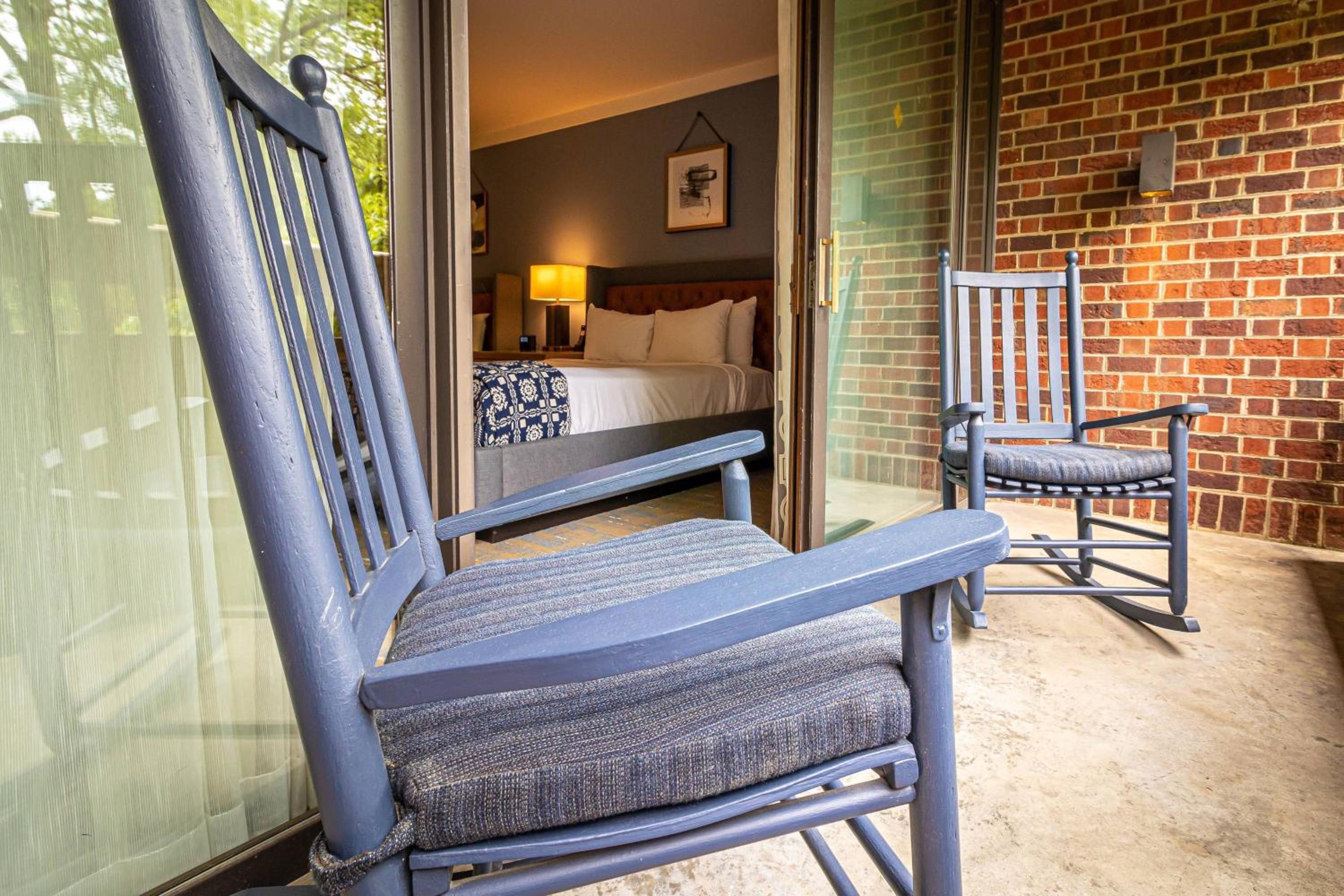 Premium King Room with Balcony photo 2