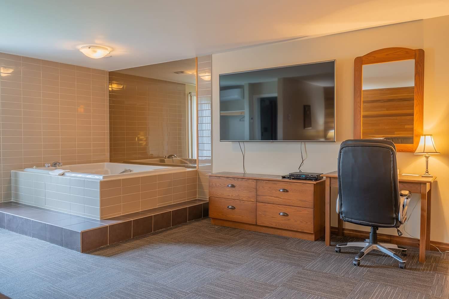 King Suite with Spa Bath photo 2