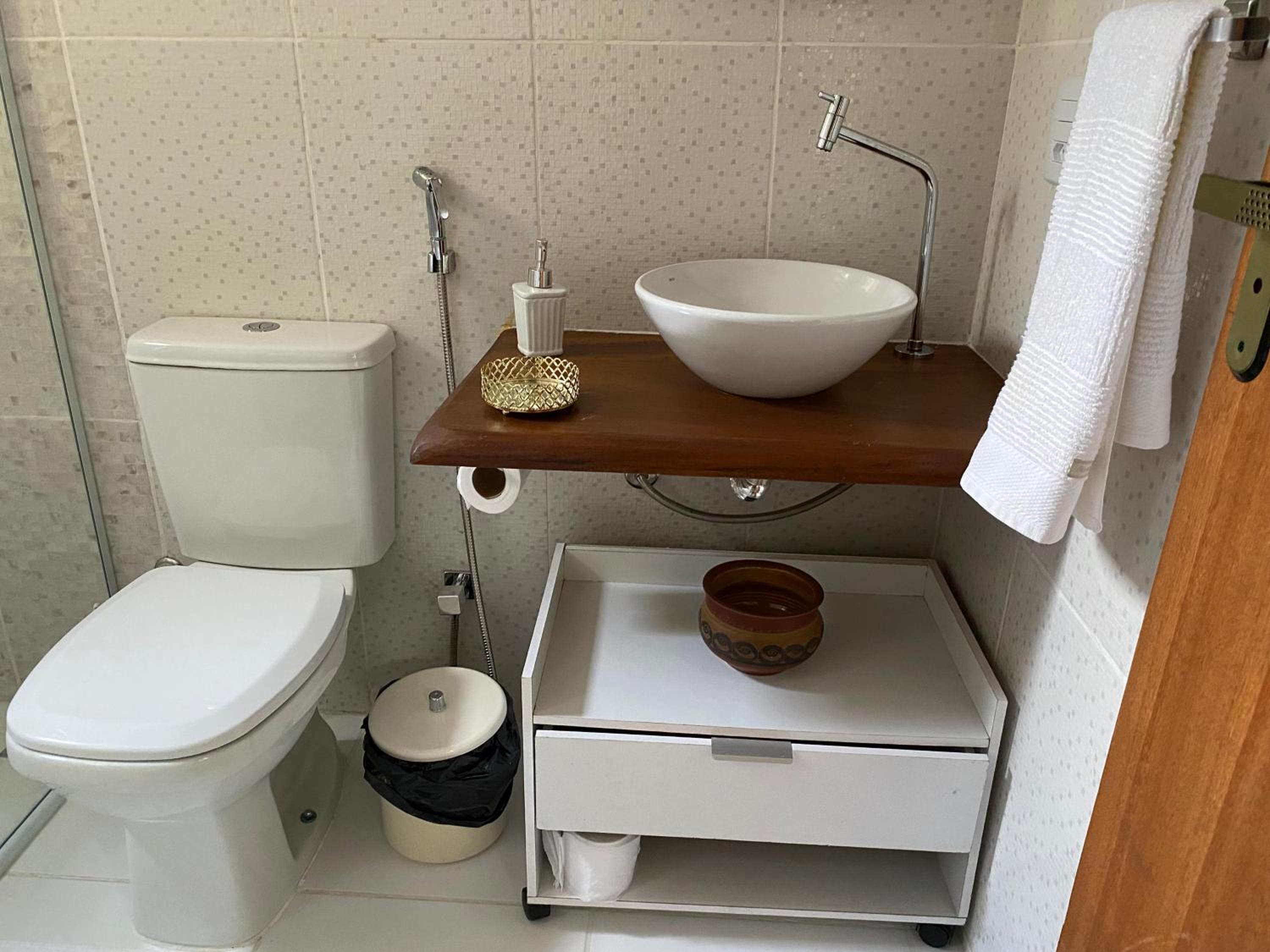 Queen Suite - Photo 13