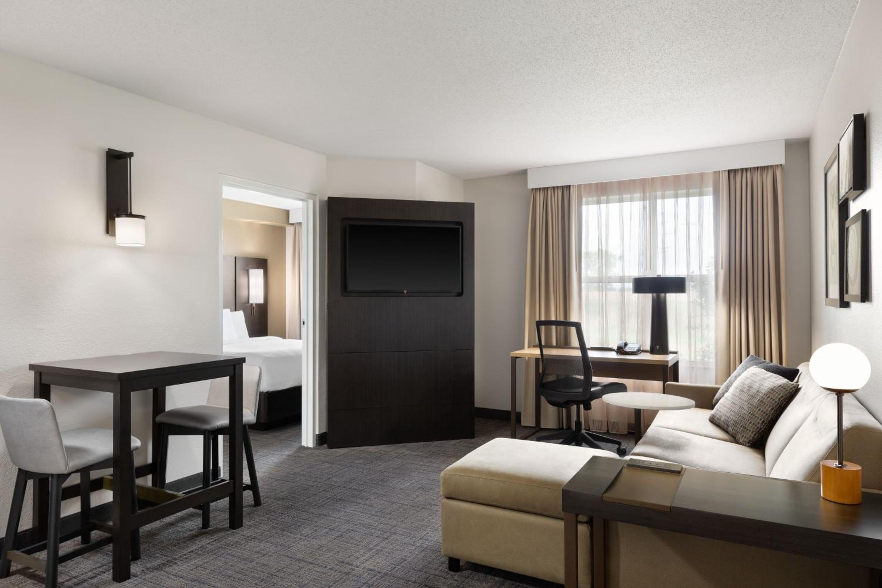 One-Bedroom Queen Suite with Sofa Bed - Photo 2