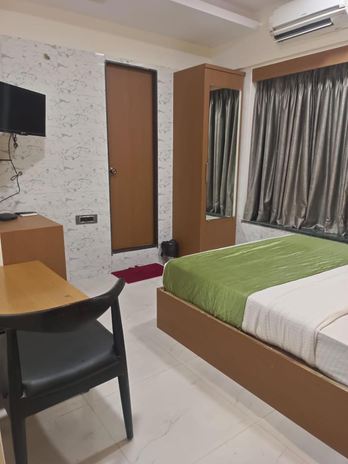 Deluxe Double Room - Photo 7