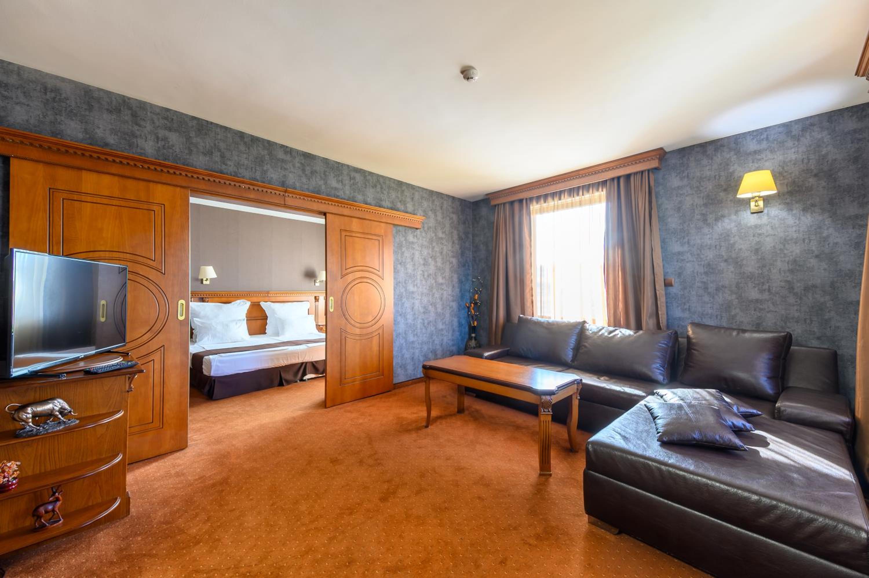 One-Bedroom Suite photo 2