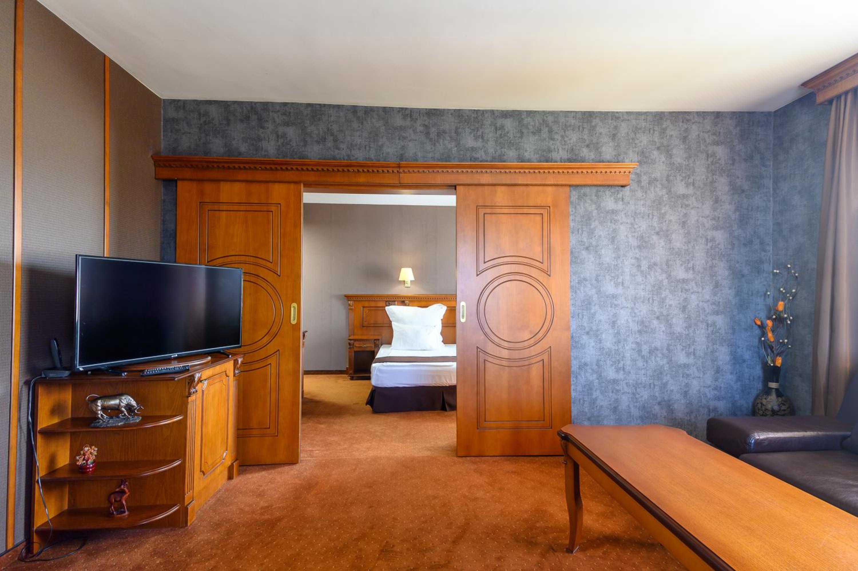 One-Bedroom Suite photo 3