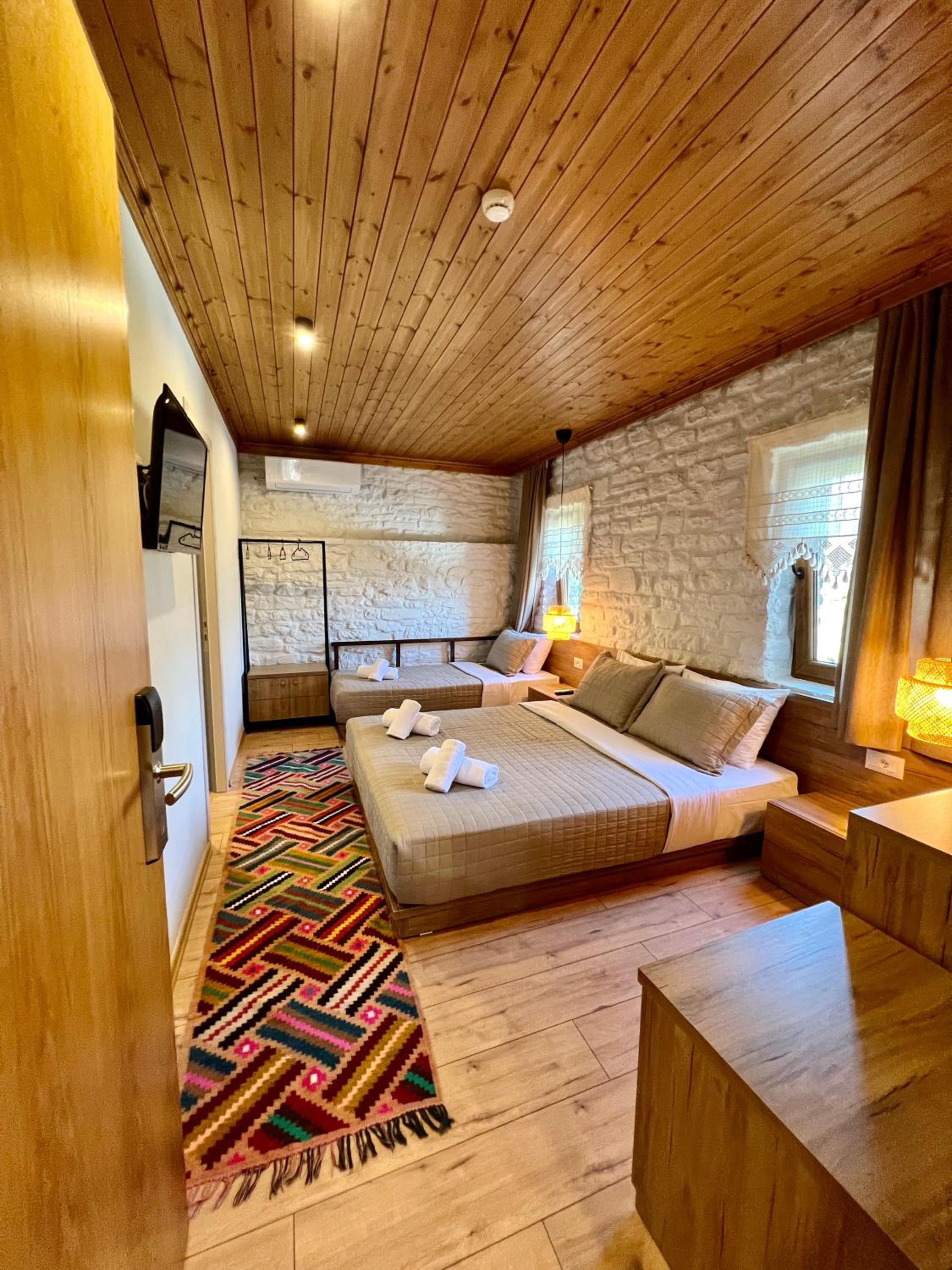 Deluxe Family Room photo 3