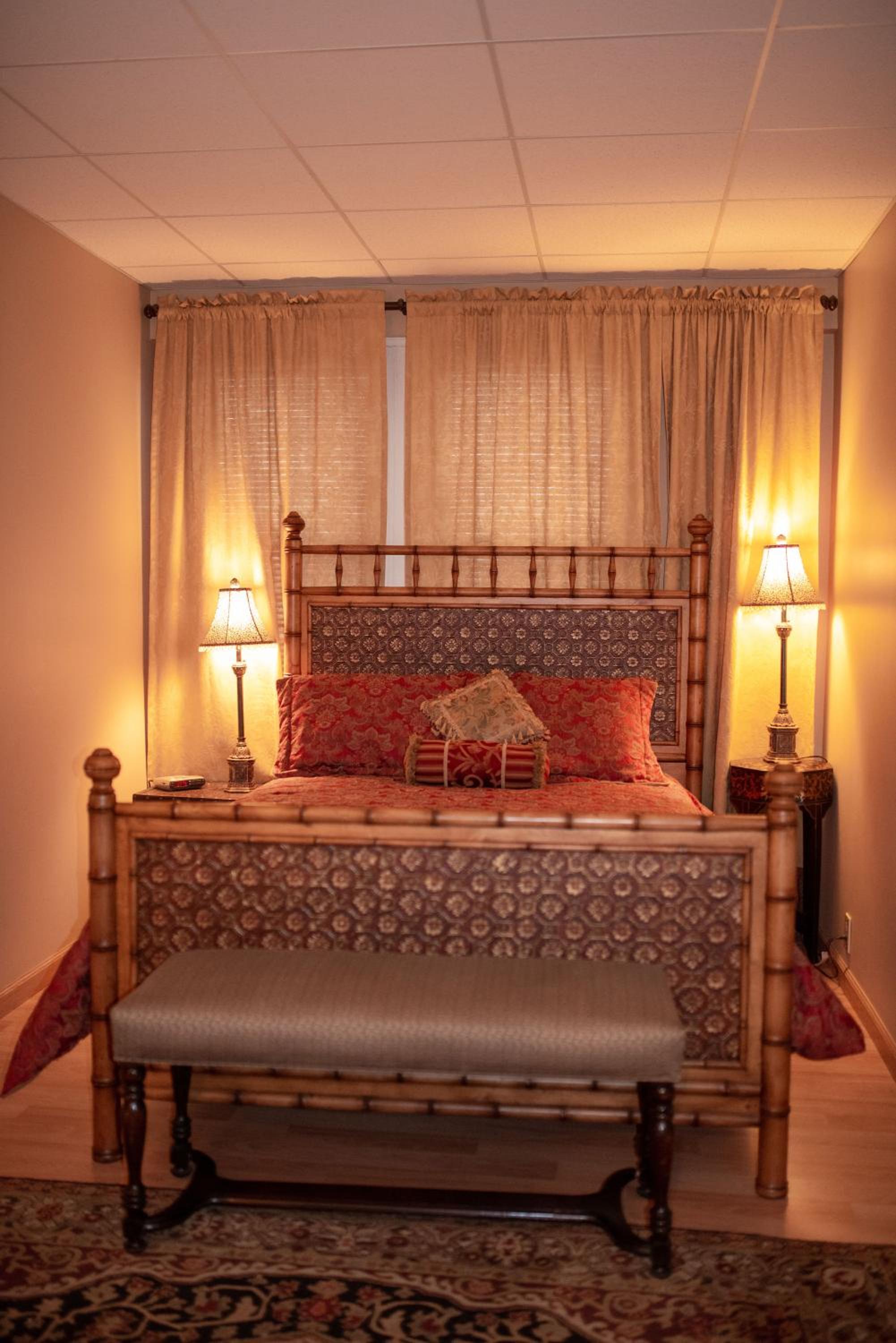 Queen Suite - Photo 1