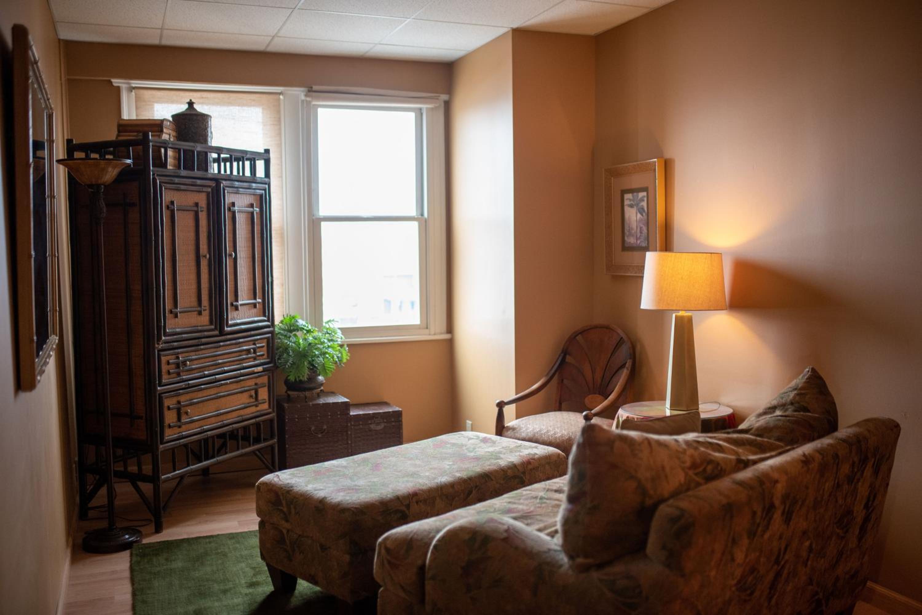 Queen Suite - Photo 6