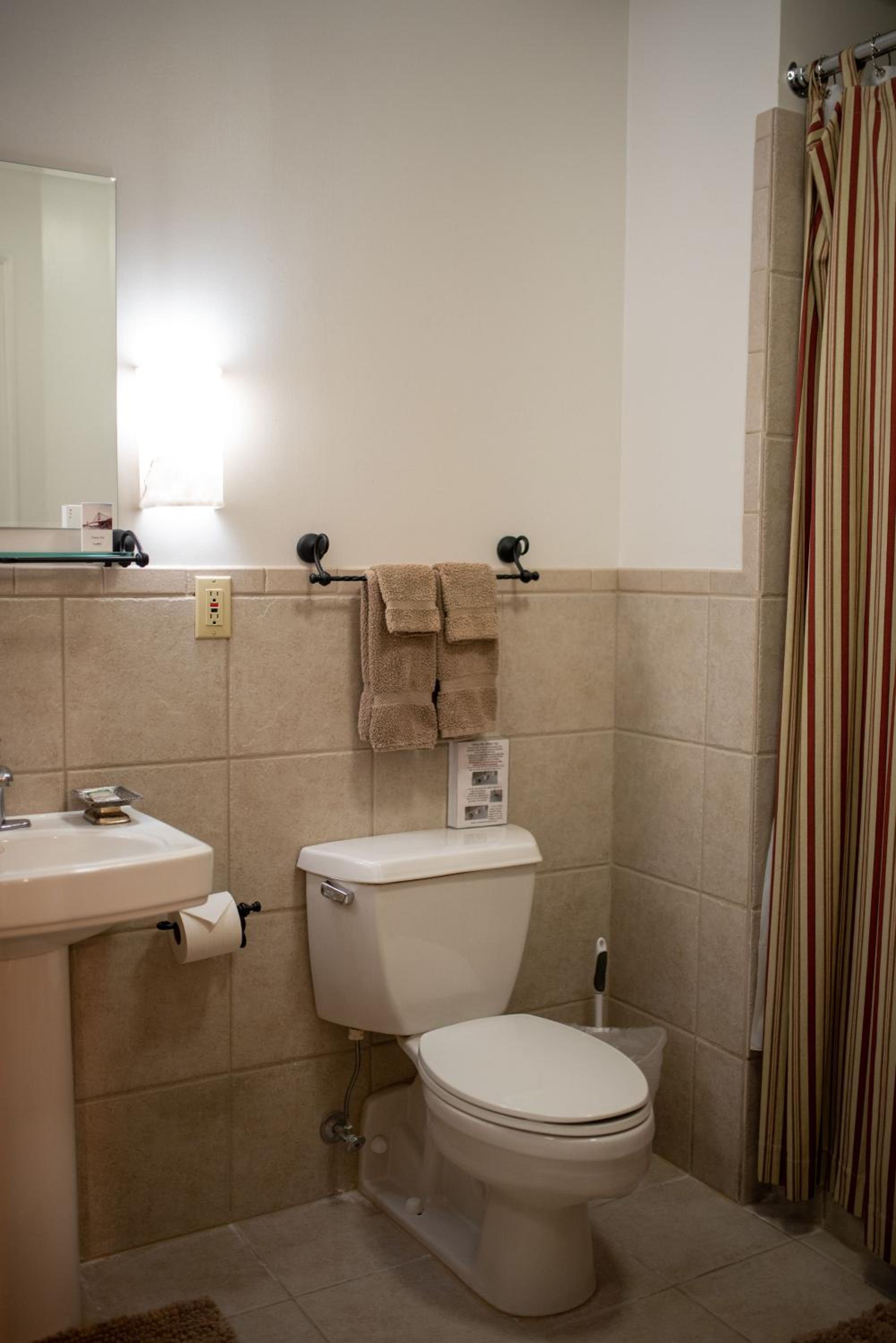 Queen Suite - Photo 4