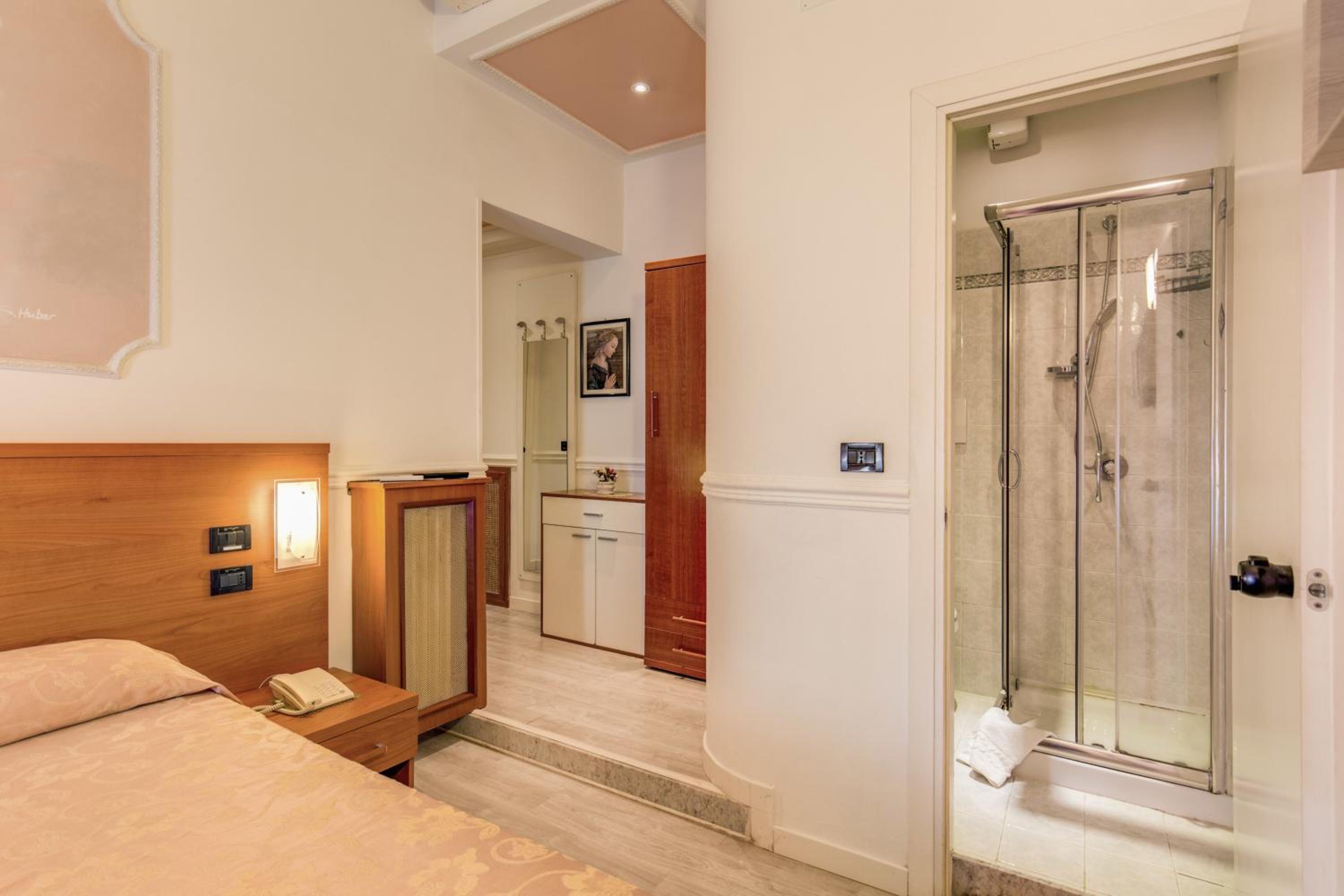 Double or Twin Room photo 3