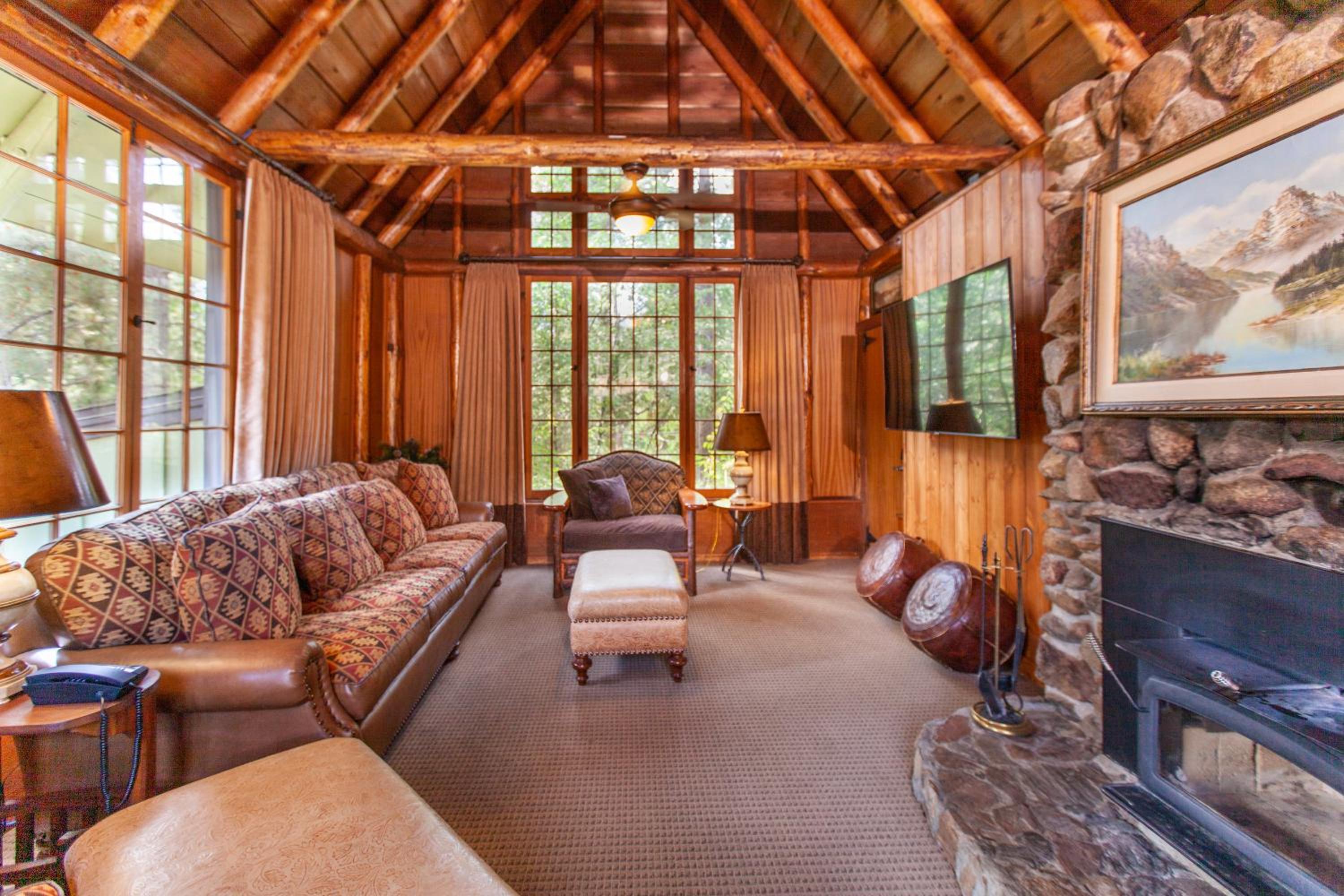 Deluxe Family Suite