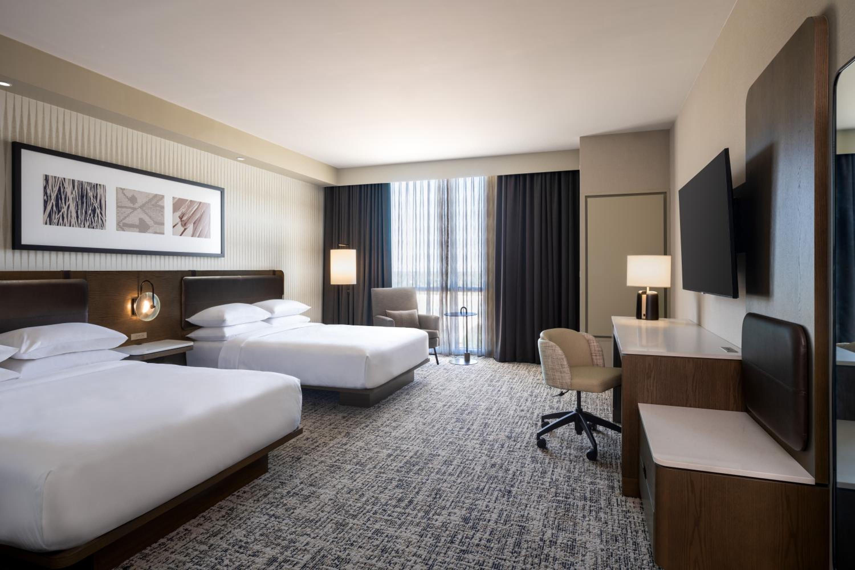 Deluxe Queen Room - Photo 1