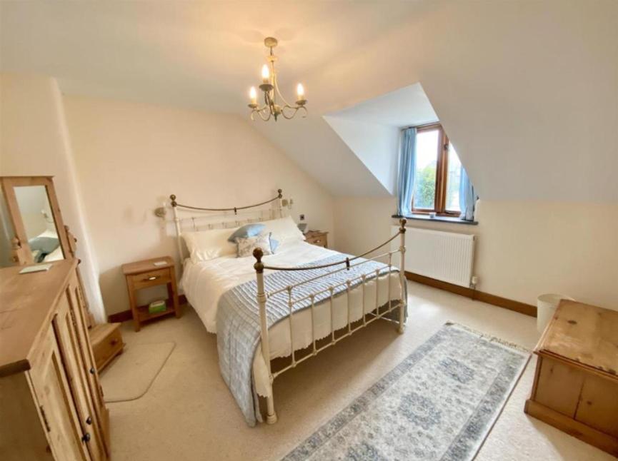 Four-Bedroom House photo 3