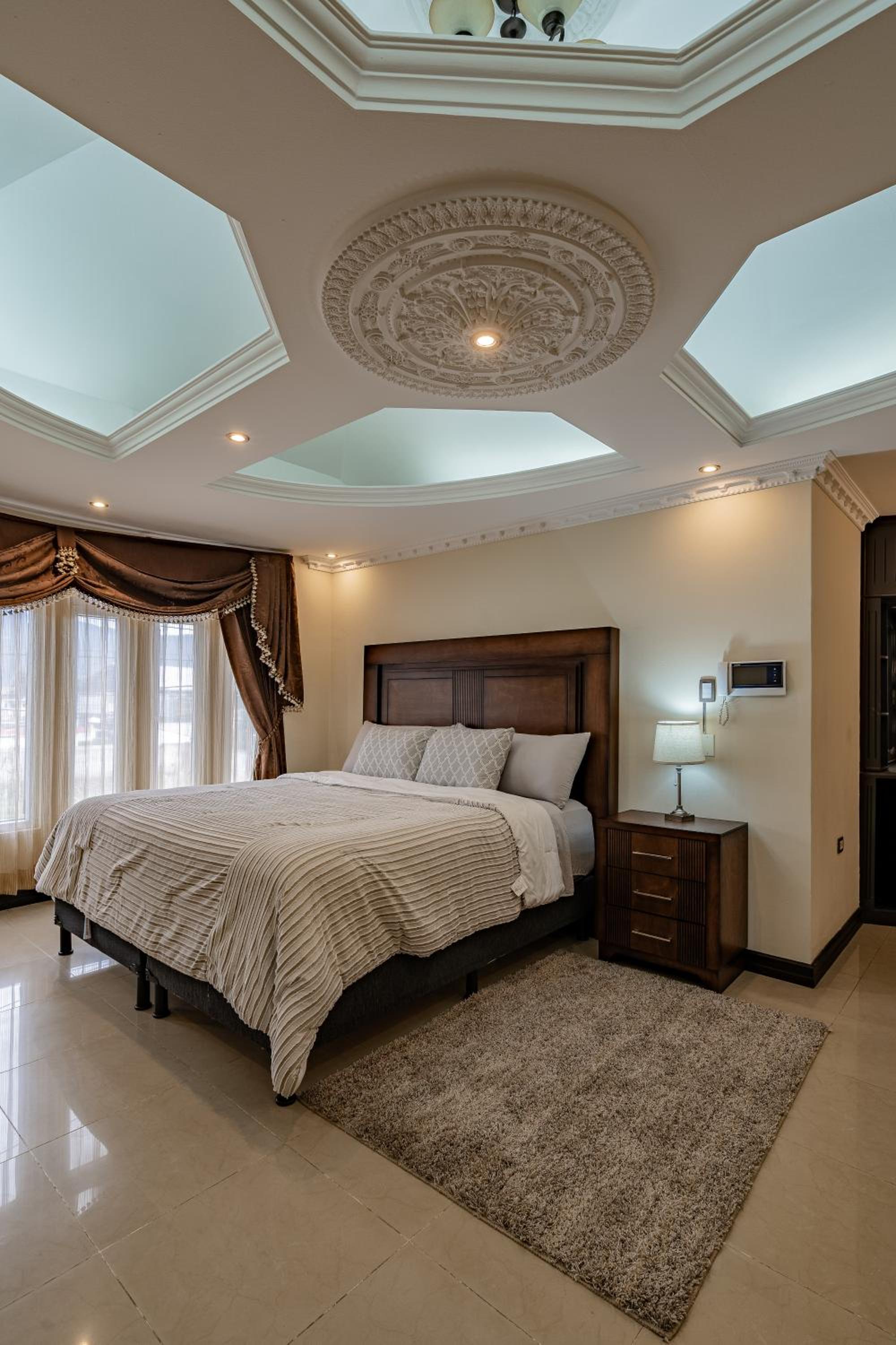 Four-Bedroom House photo 3