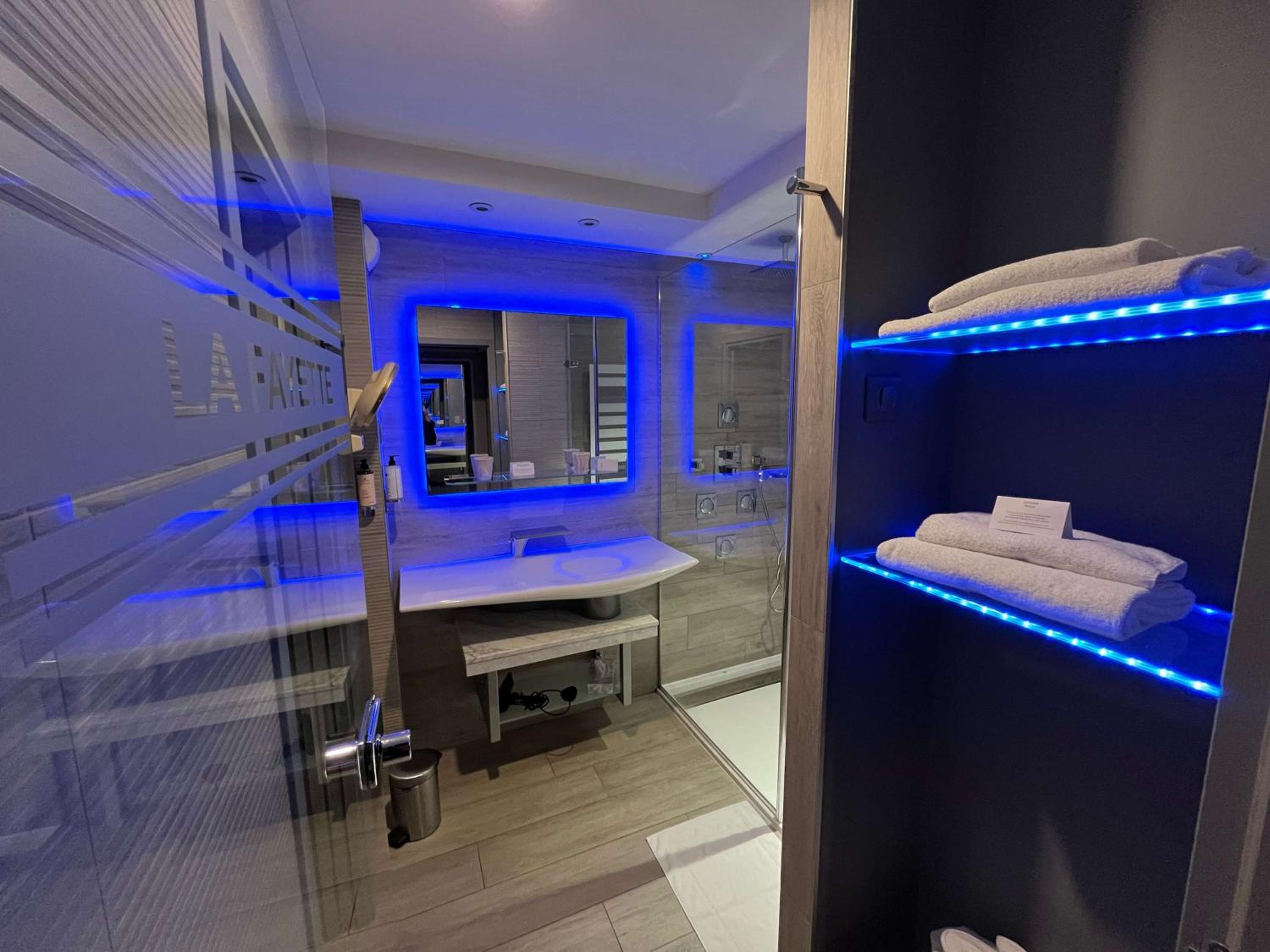 Junior King Suite with Sofa Bed - Non-Smoking