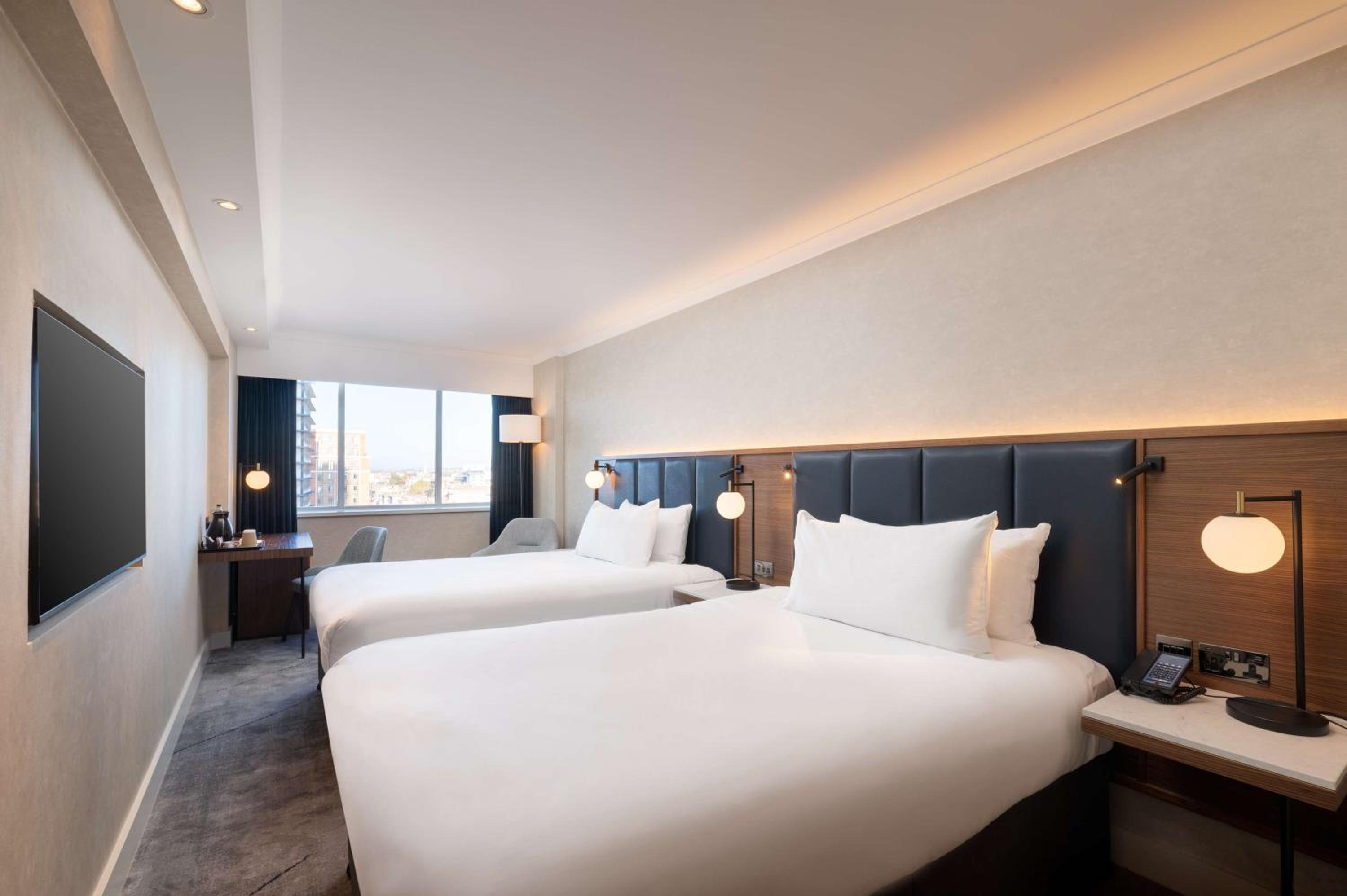 Twin Room thumbnail 6