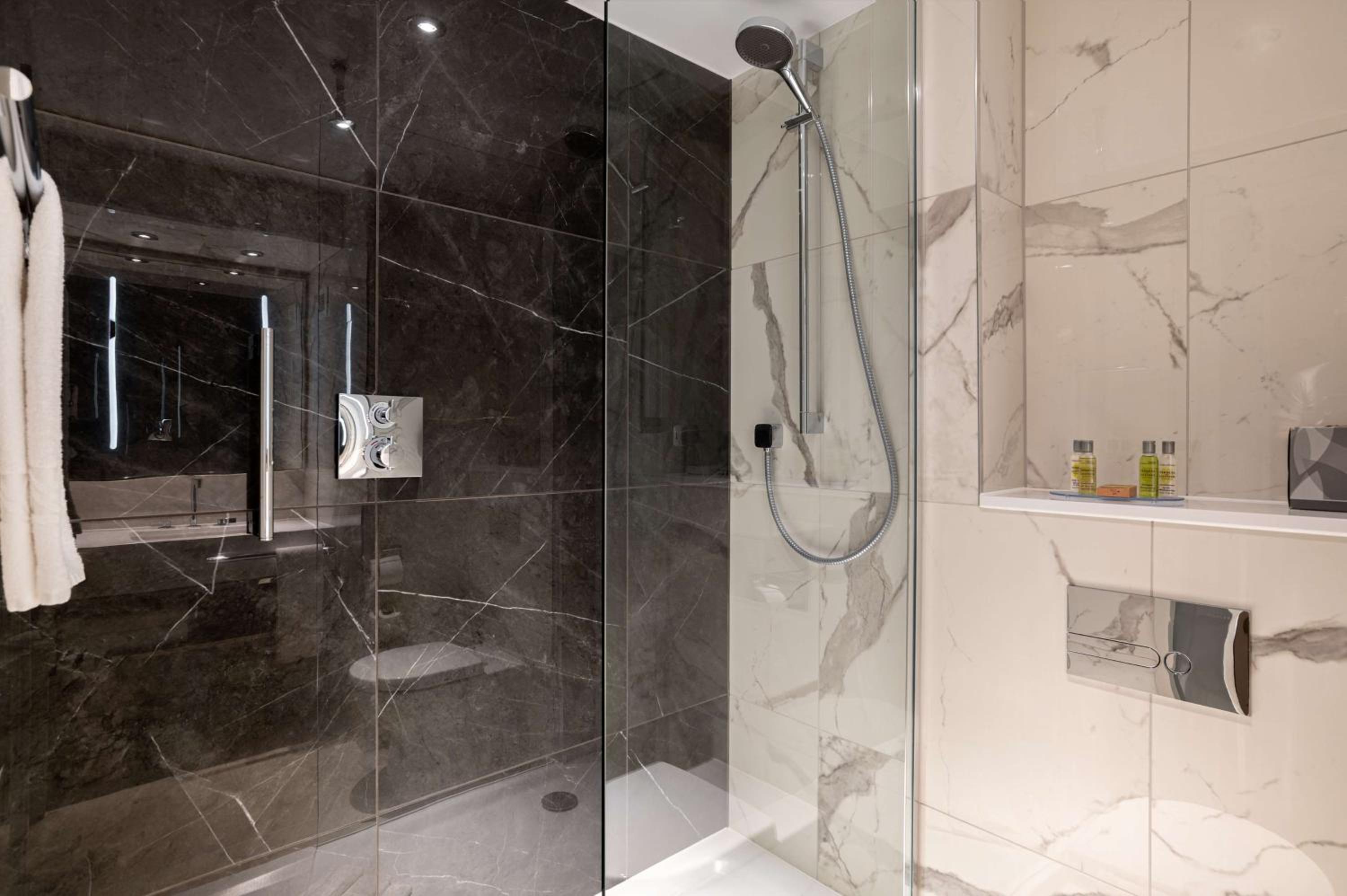 Connecting King and Twin Room