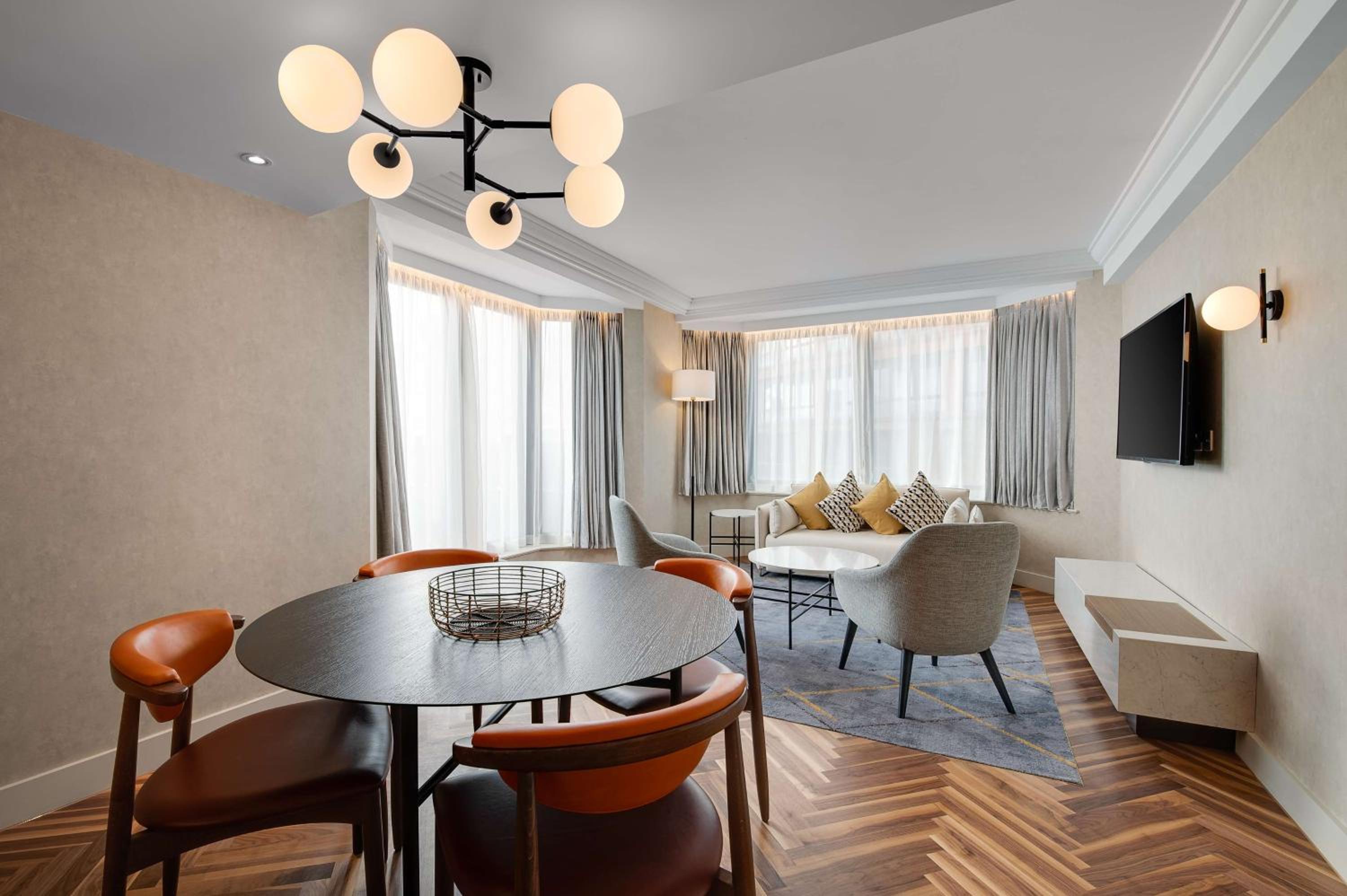 One-Bedroom Deluxe King Suite