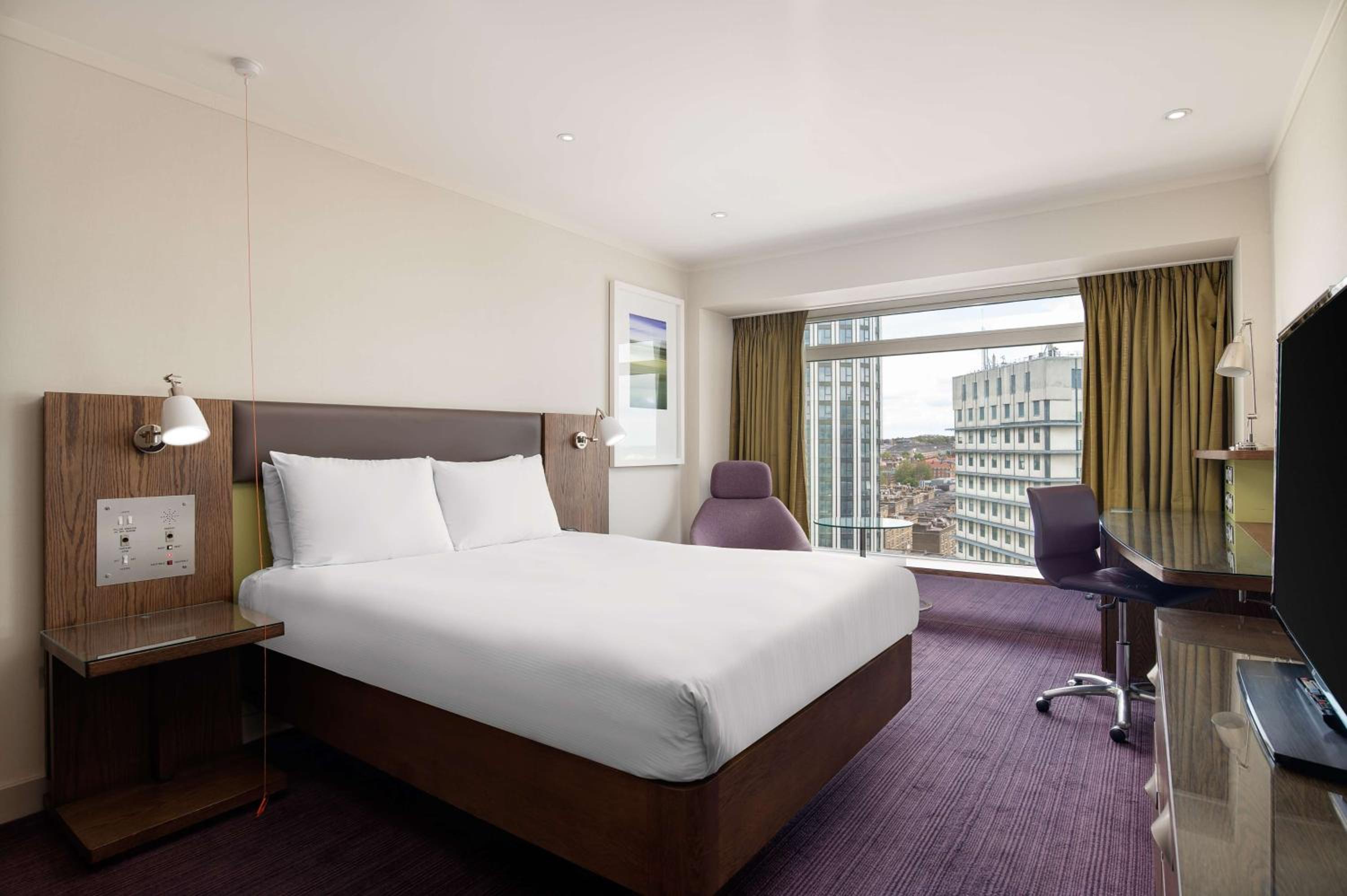 Queen Room - Accessible