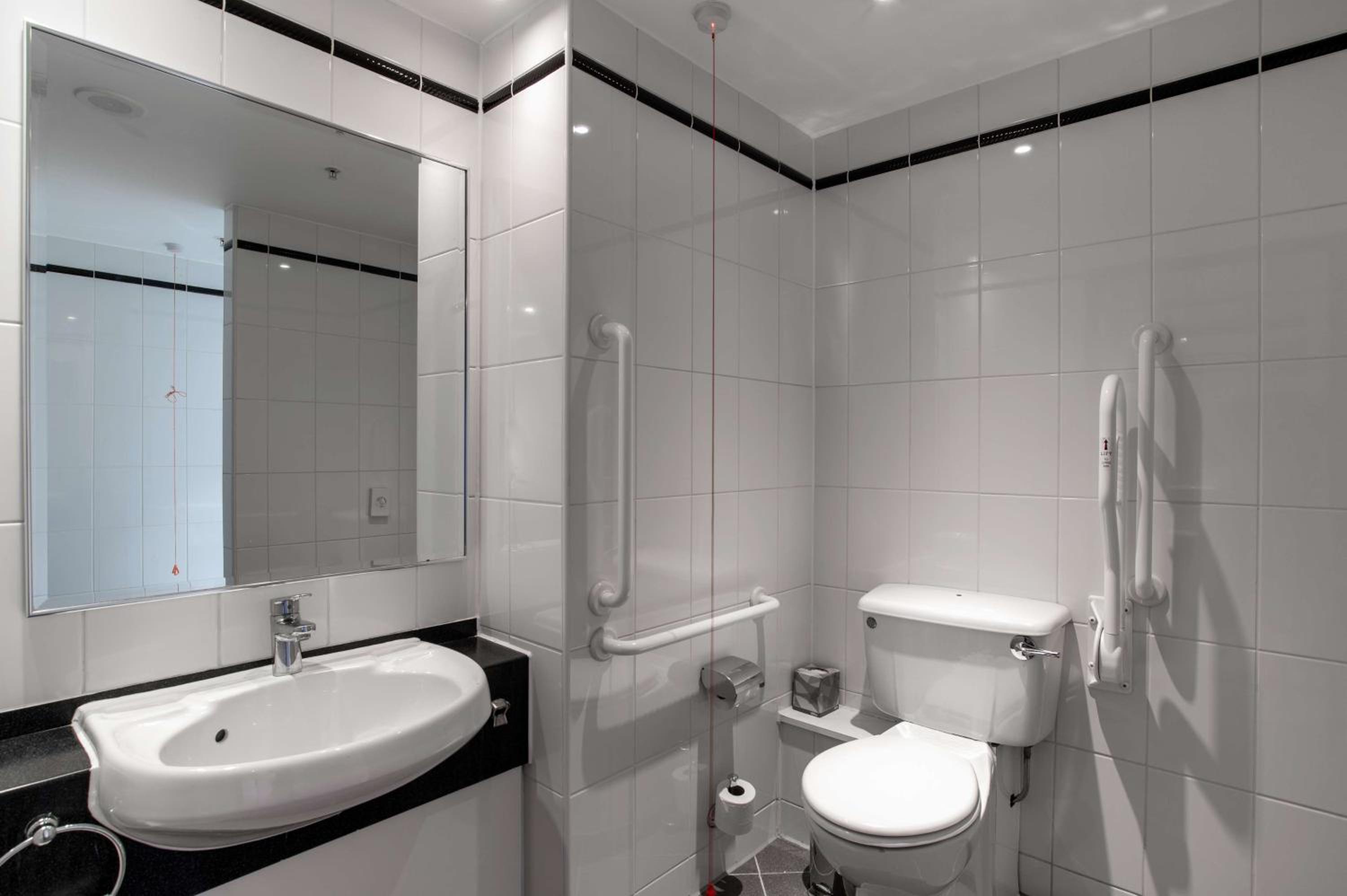 Queen Room - Accessible