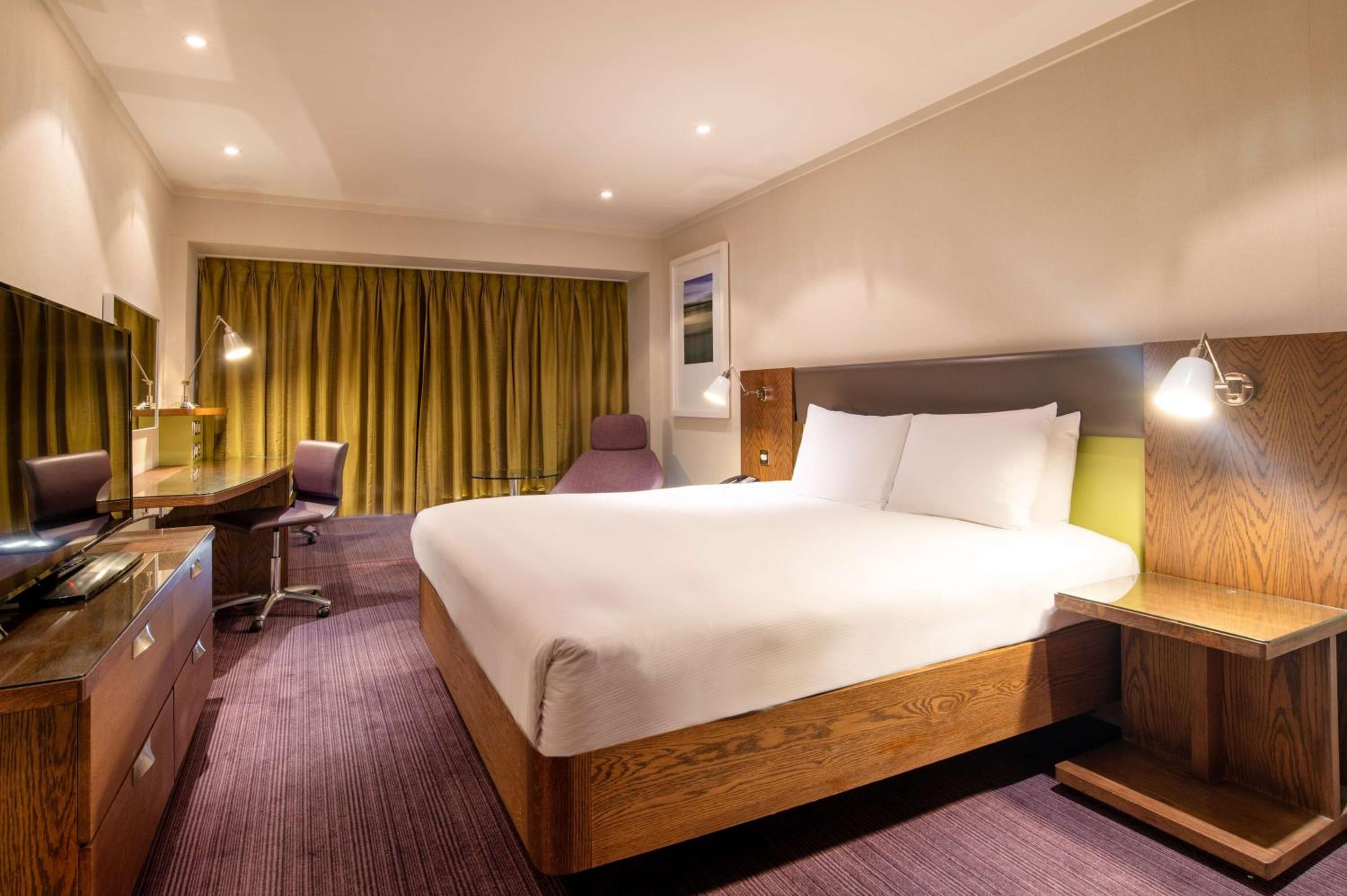 Queen Room - Accessible