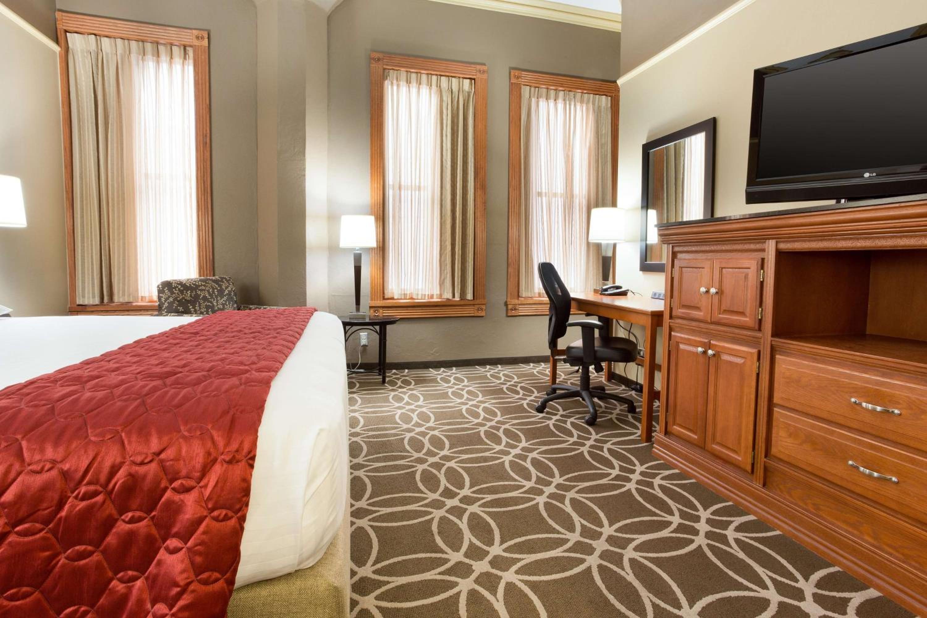 Deluxe King Room - Photo 3